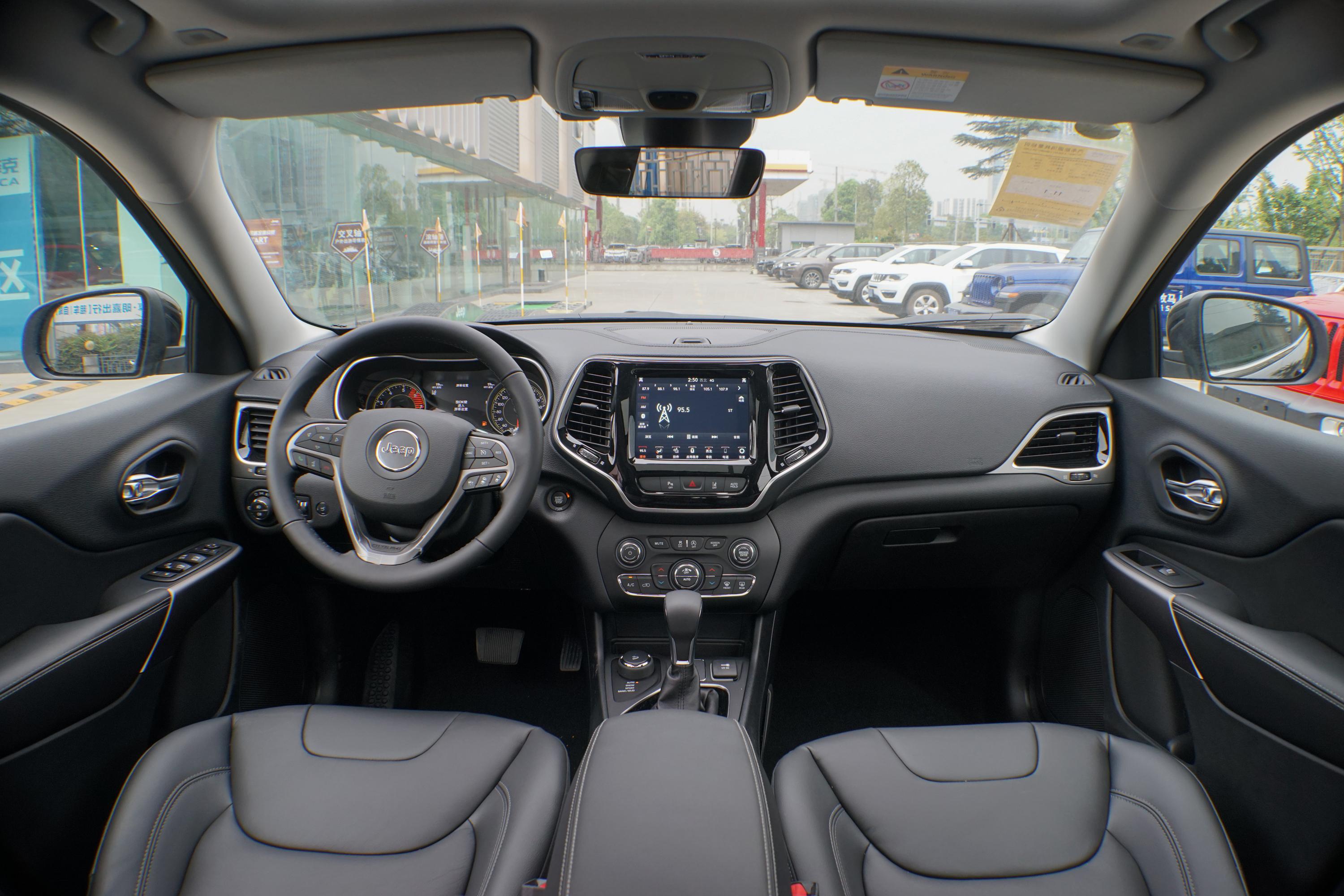 2020款 自由光 2.0t 四驱 豪华版内饰