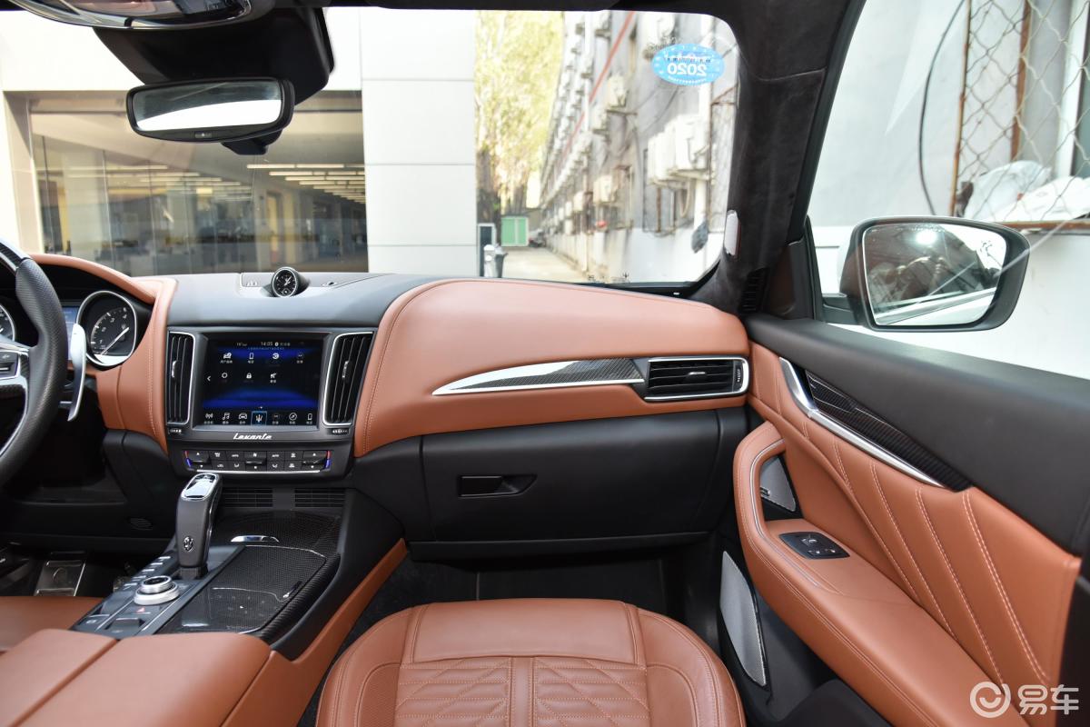 玛莎拉蒂  levante  2019款  2022款  2021款  2020款  2019款  2018