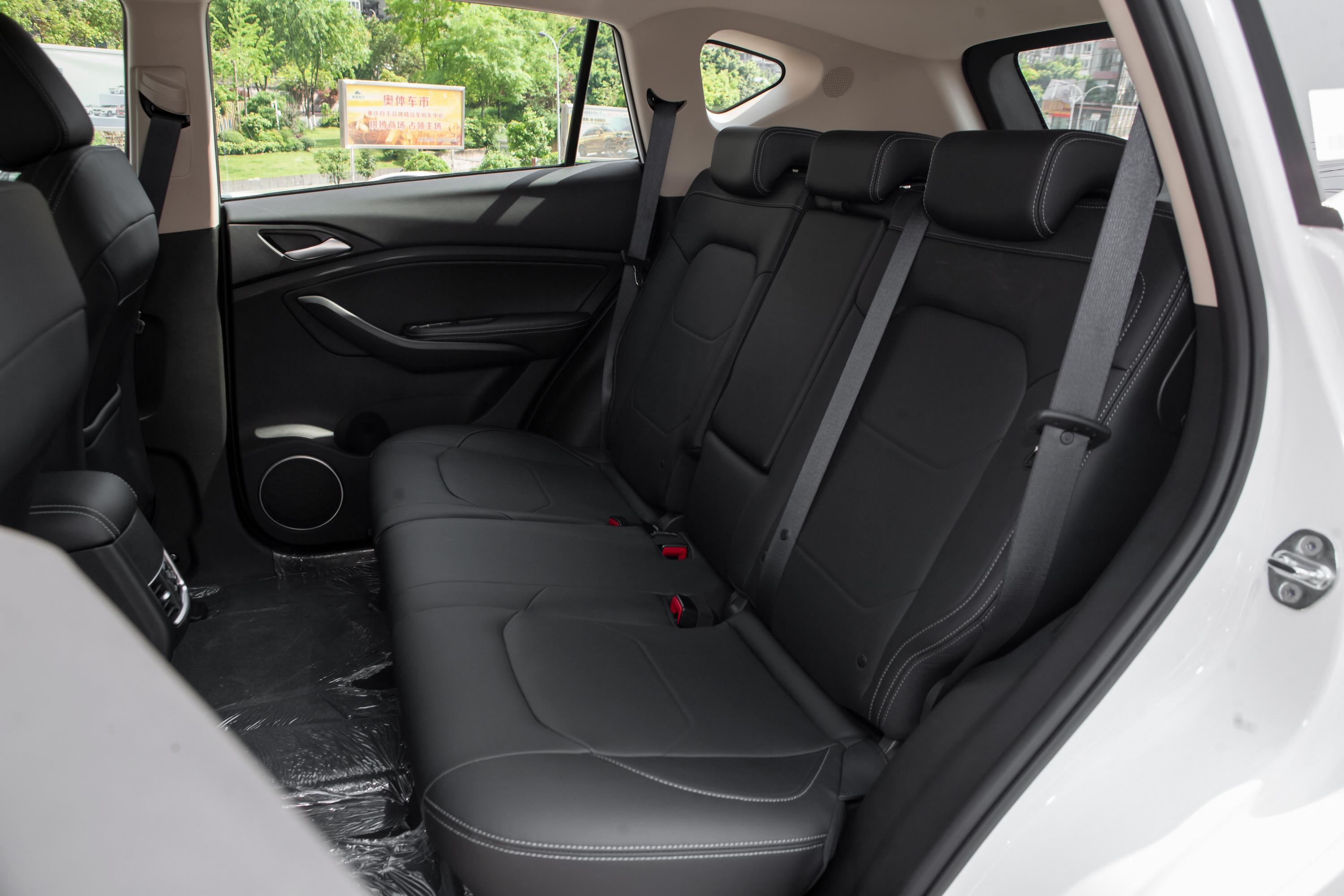 2020款 宋plus 1.5t 双离合 旗舰plus空间