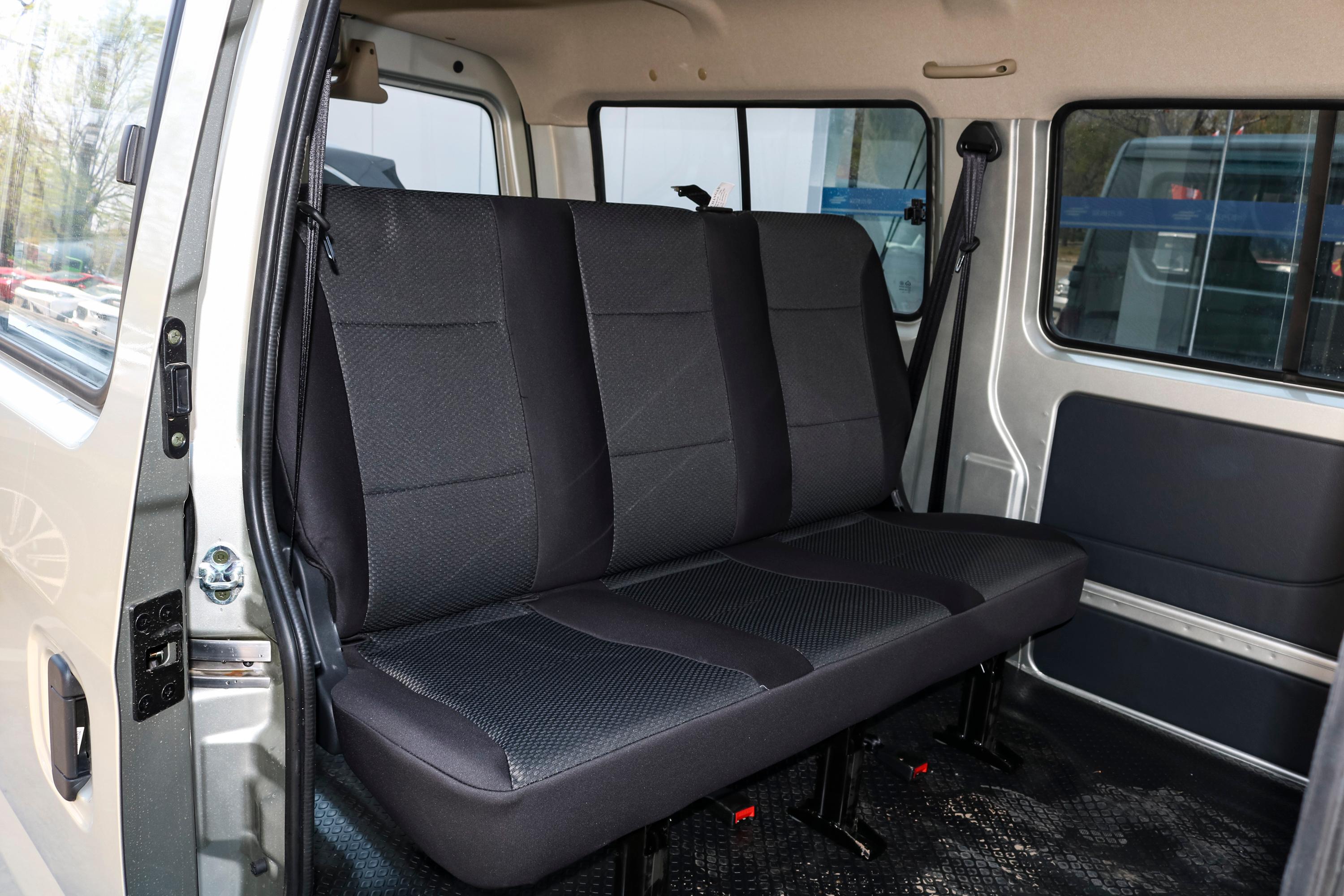 2020款 长安之星9 客车 1.5l 手动 标准版 5座 国vi空间