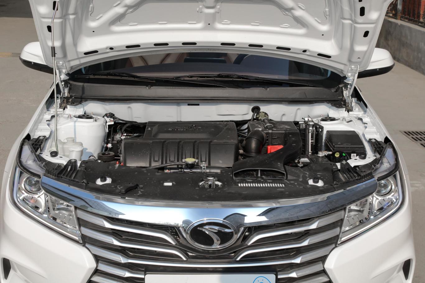 东南a5翼舞1.5l cvt 翼尊版 国vi发动机舱整体