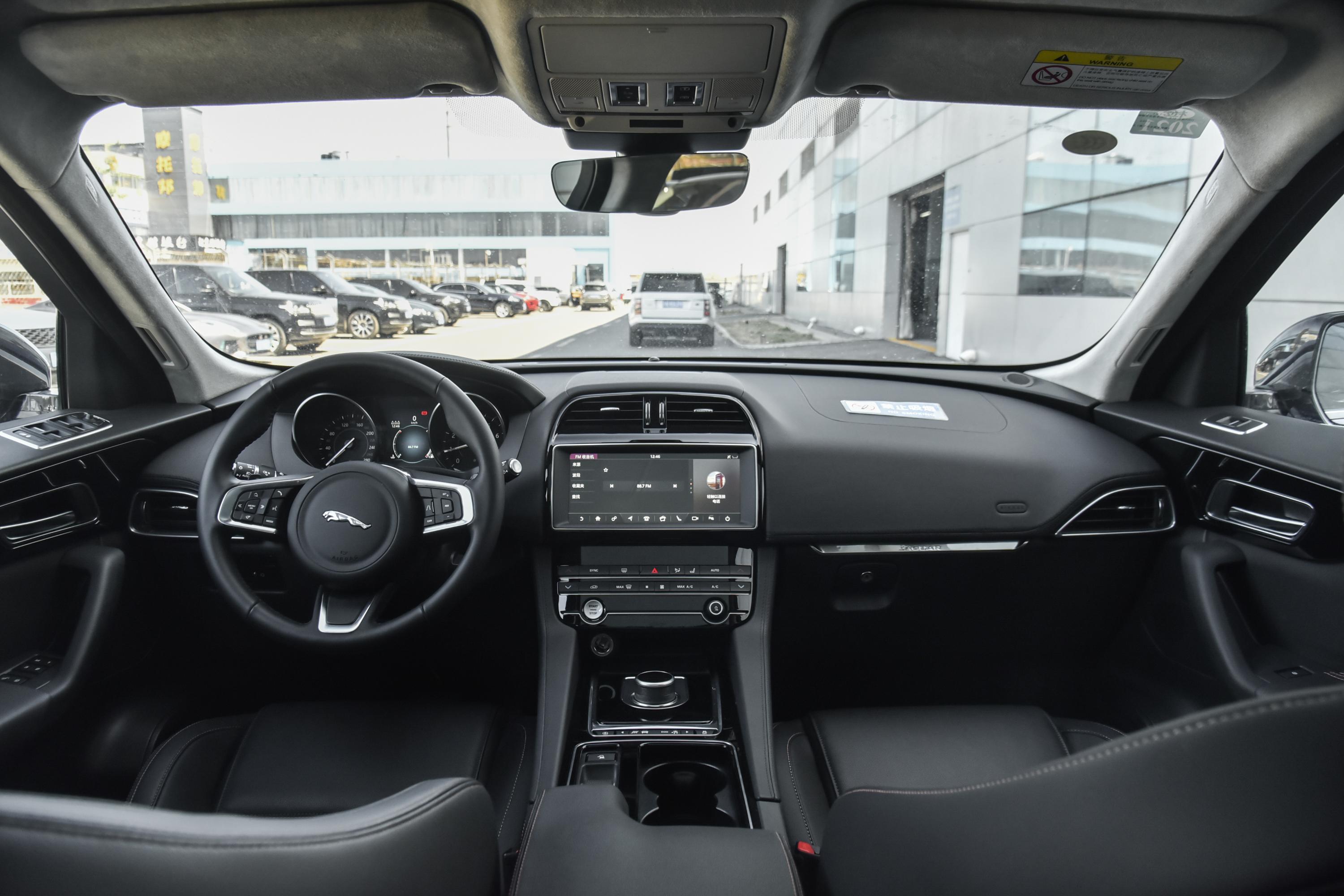 2020款 捷豹f-pace 2.0t 都市尊享版内饰