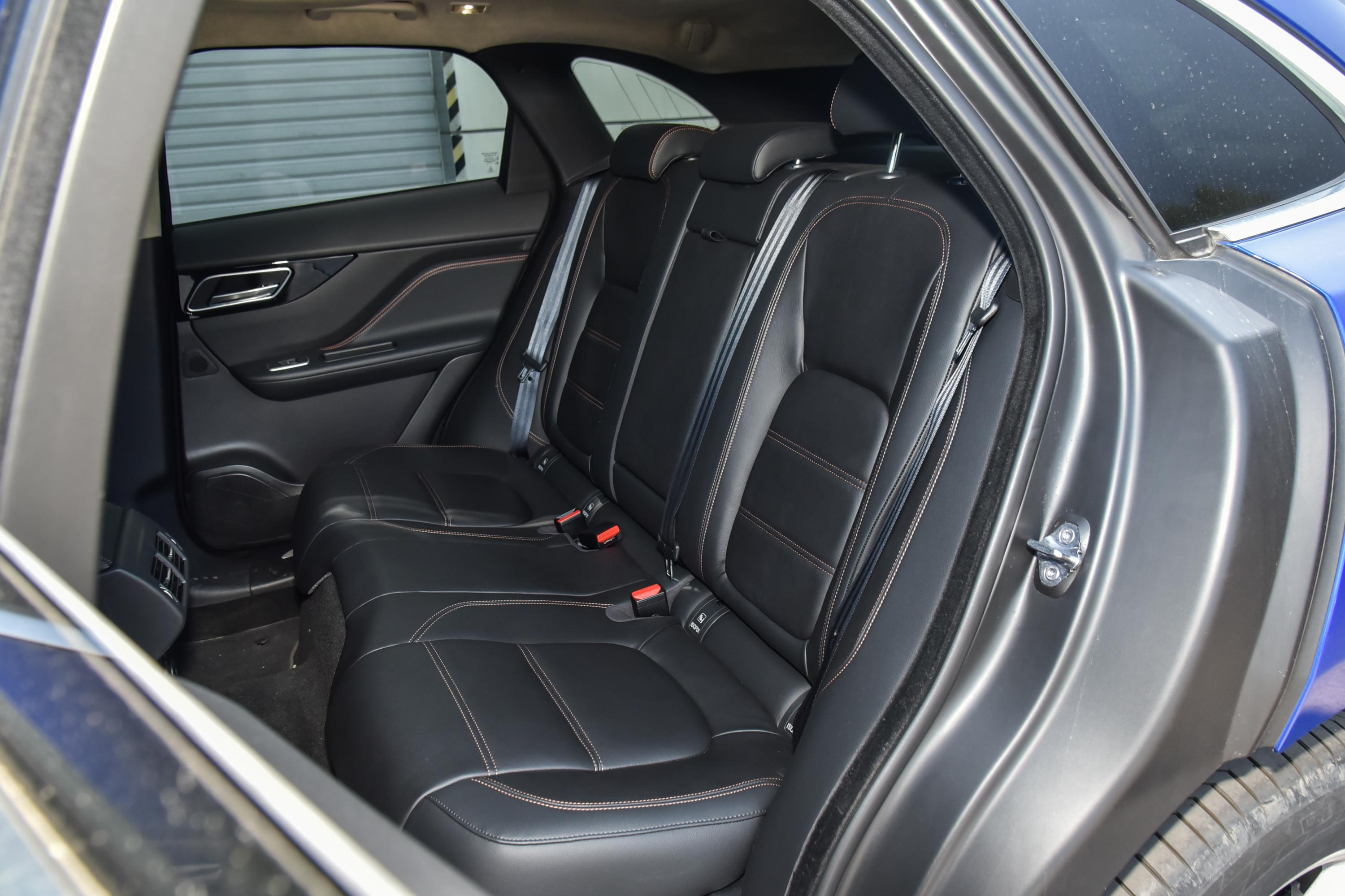 2020款 捷豹f-pace 2.0t 都市尊享版空间