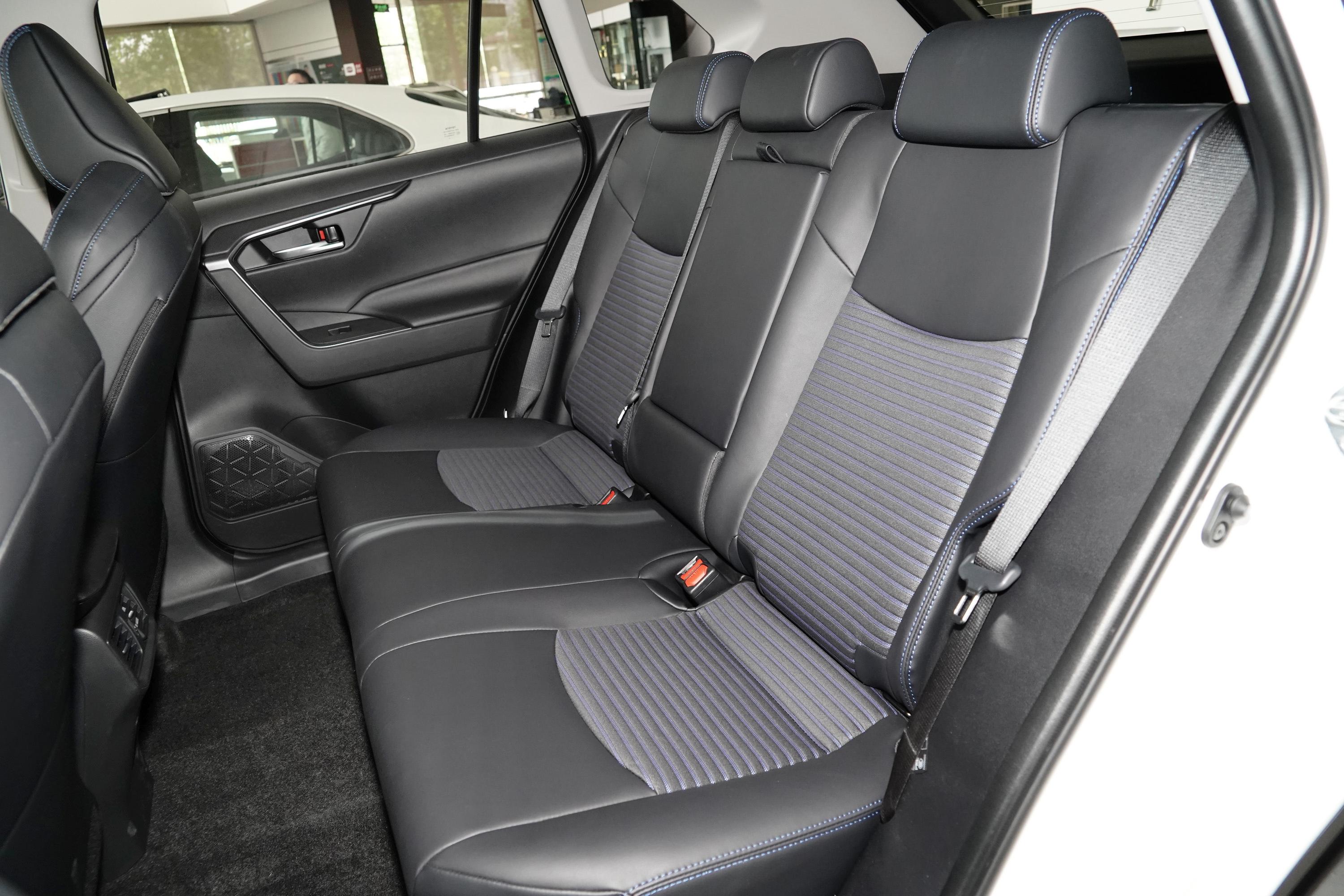 2021款 雷凌 185t cvt 科技版空间