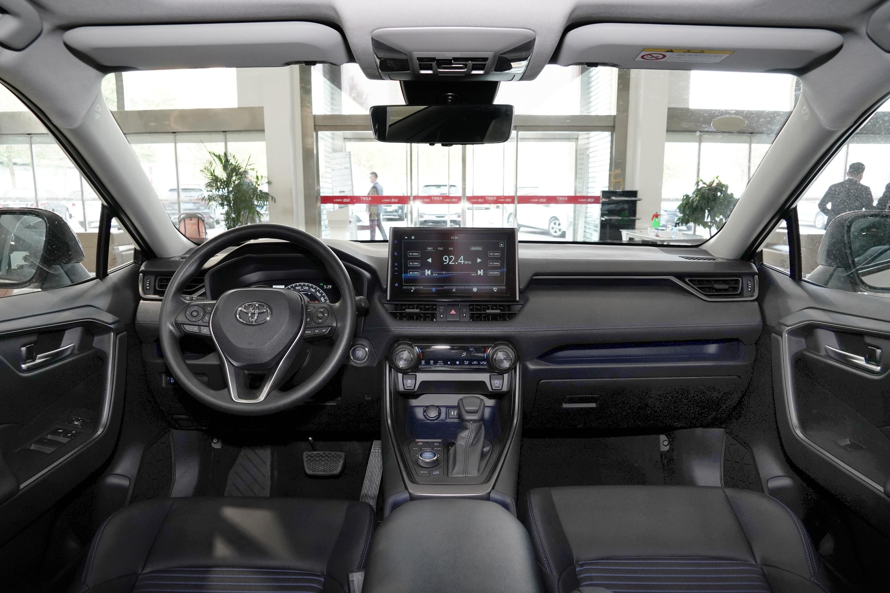 2020款 威兰达 2.0l cvt 四驱 科技版内饰