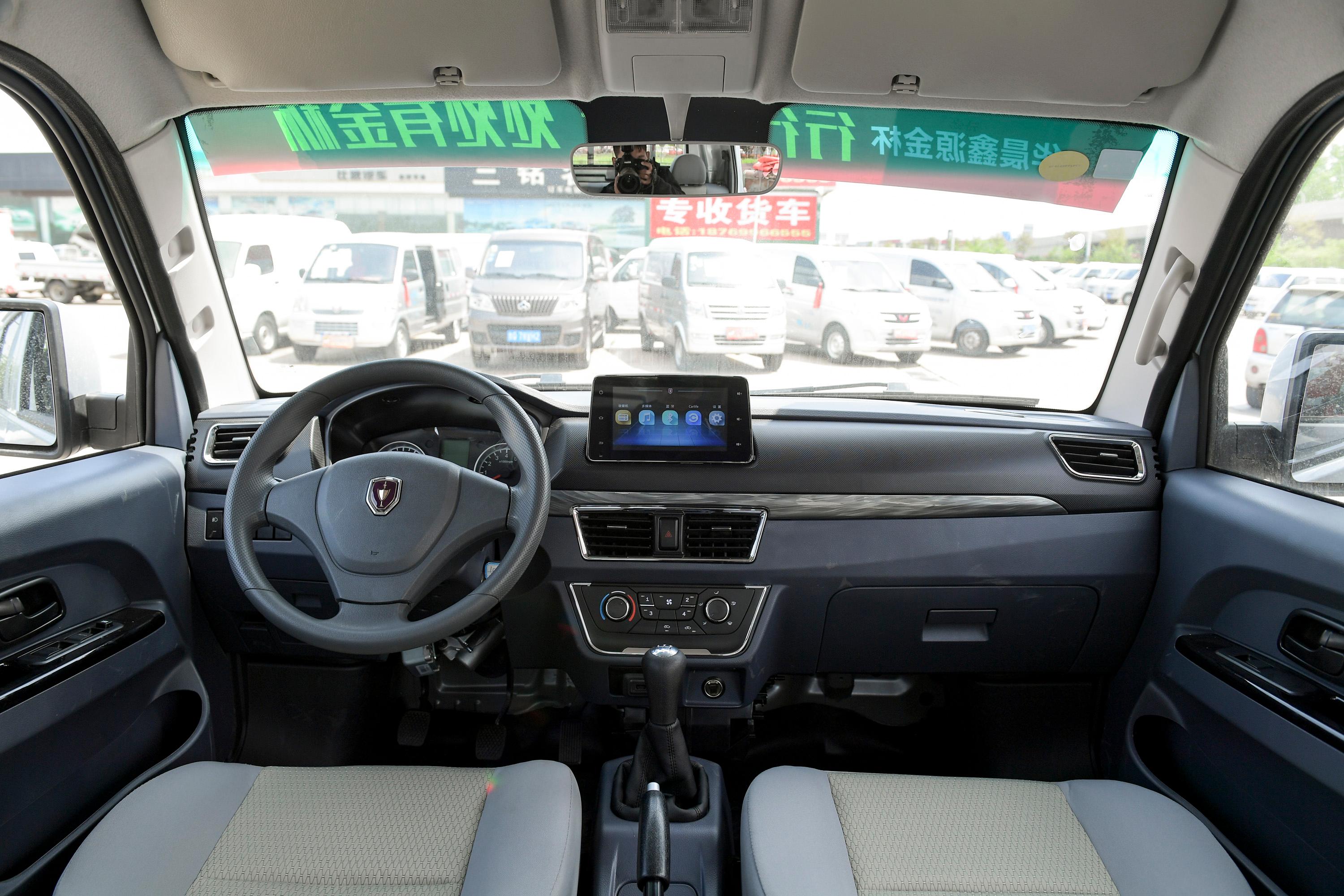 2020款 金杯t52 1.5l 手动 创富型 后双轮2.6米 国vi内饰