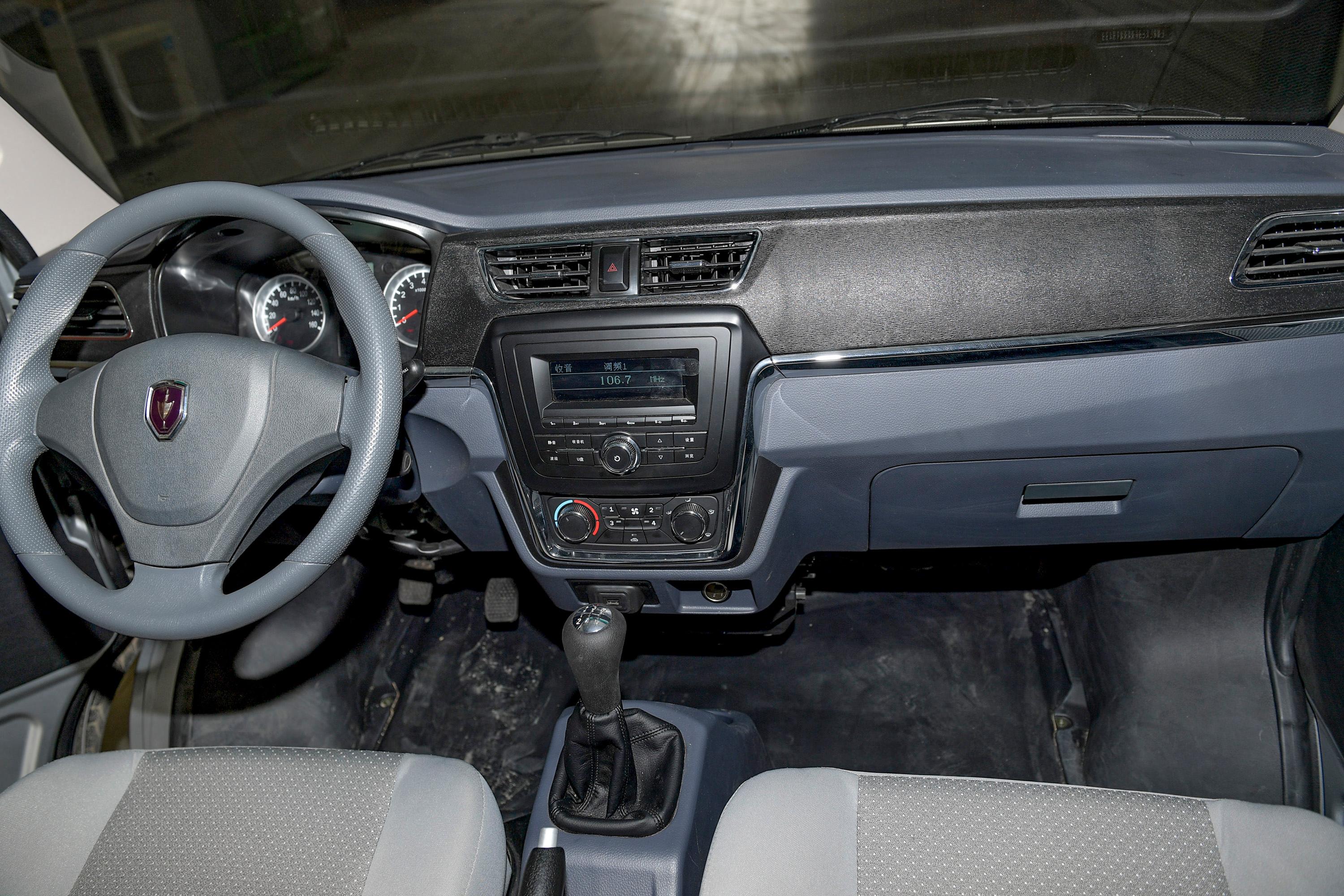 2020款 金杯t50 1.5l 手动 后排双轮创业版3.6米 国vi内饰