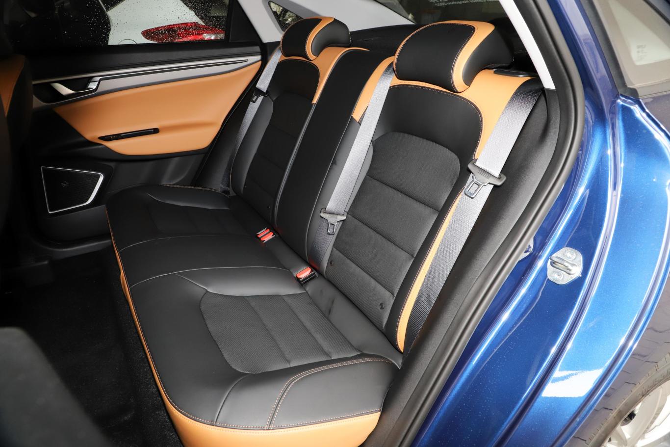 帝豪gl1.4t 手动 亚运型后排座椅