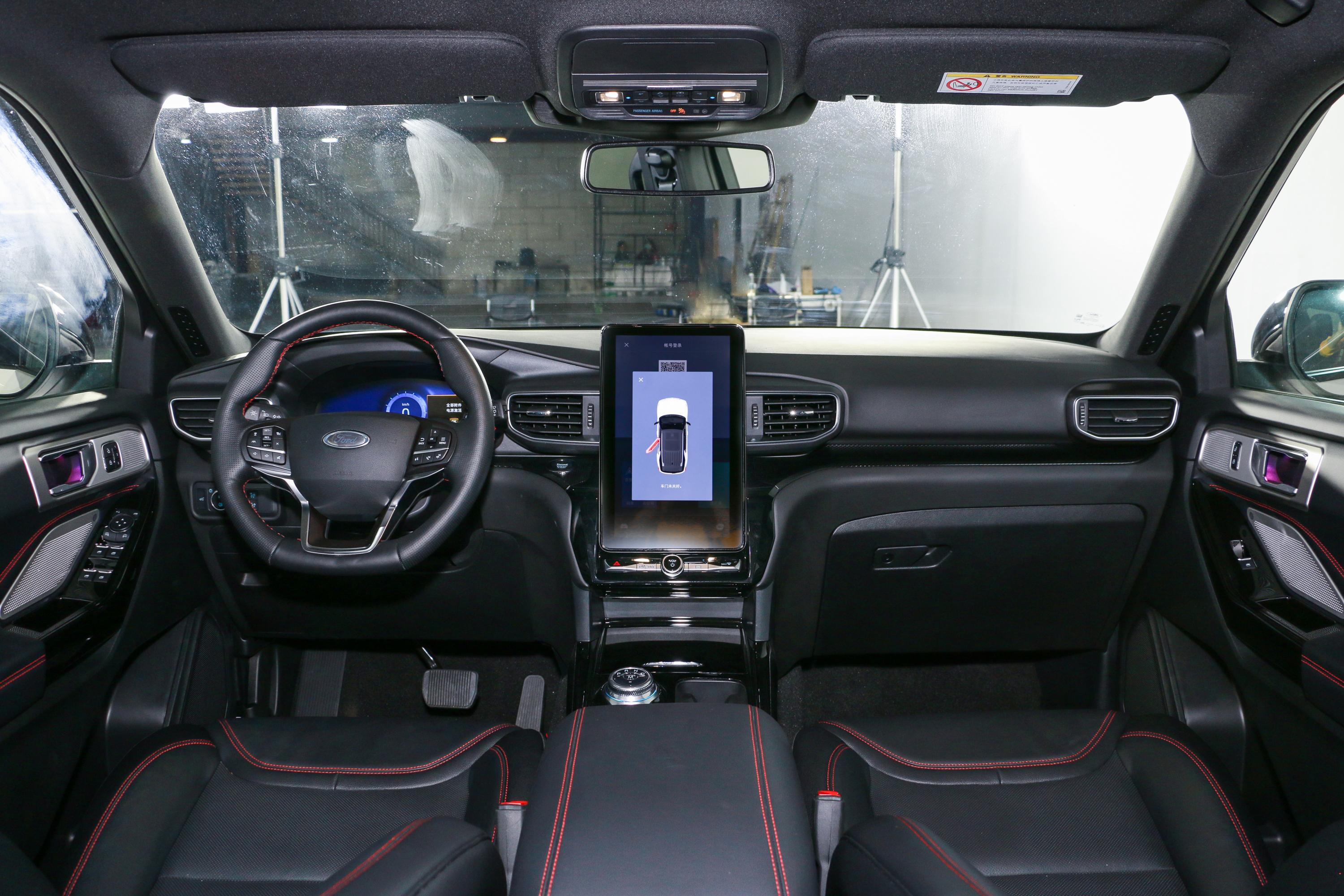 2020款 探险者 ecoboost 285 四驱 运动版st-line 6座内饰