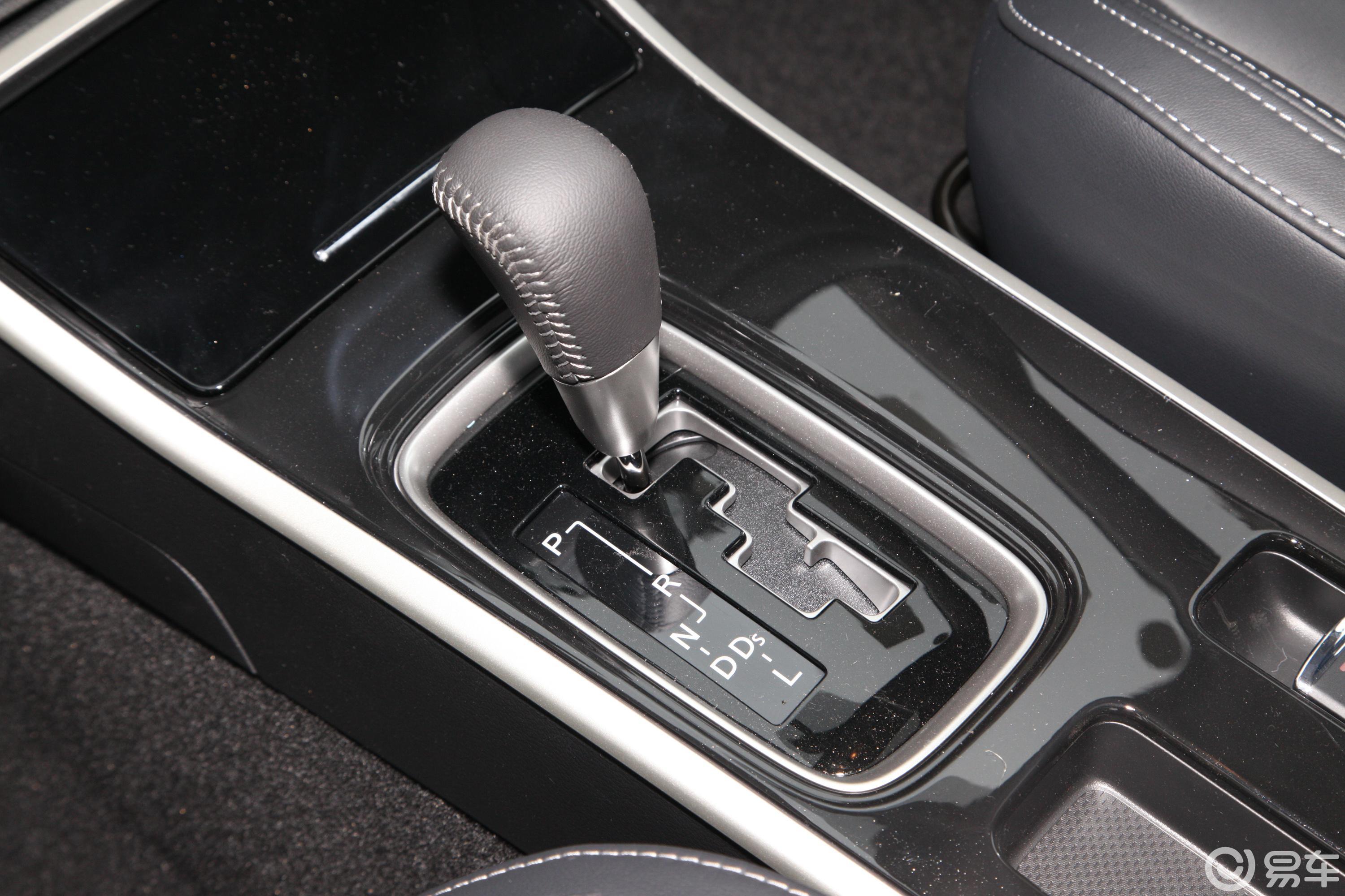 广汽三菱  欧蓝德  2020款  2020款  2019款  2018款  2017款  2016款