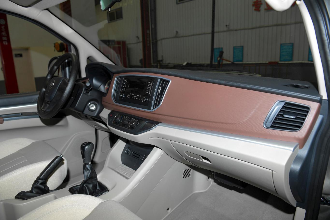 菱智改款 m5l 1.6l 手动 舒适型 9座 国vi内饰全景副驾驶员方向