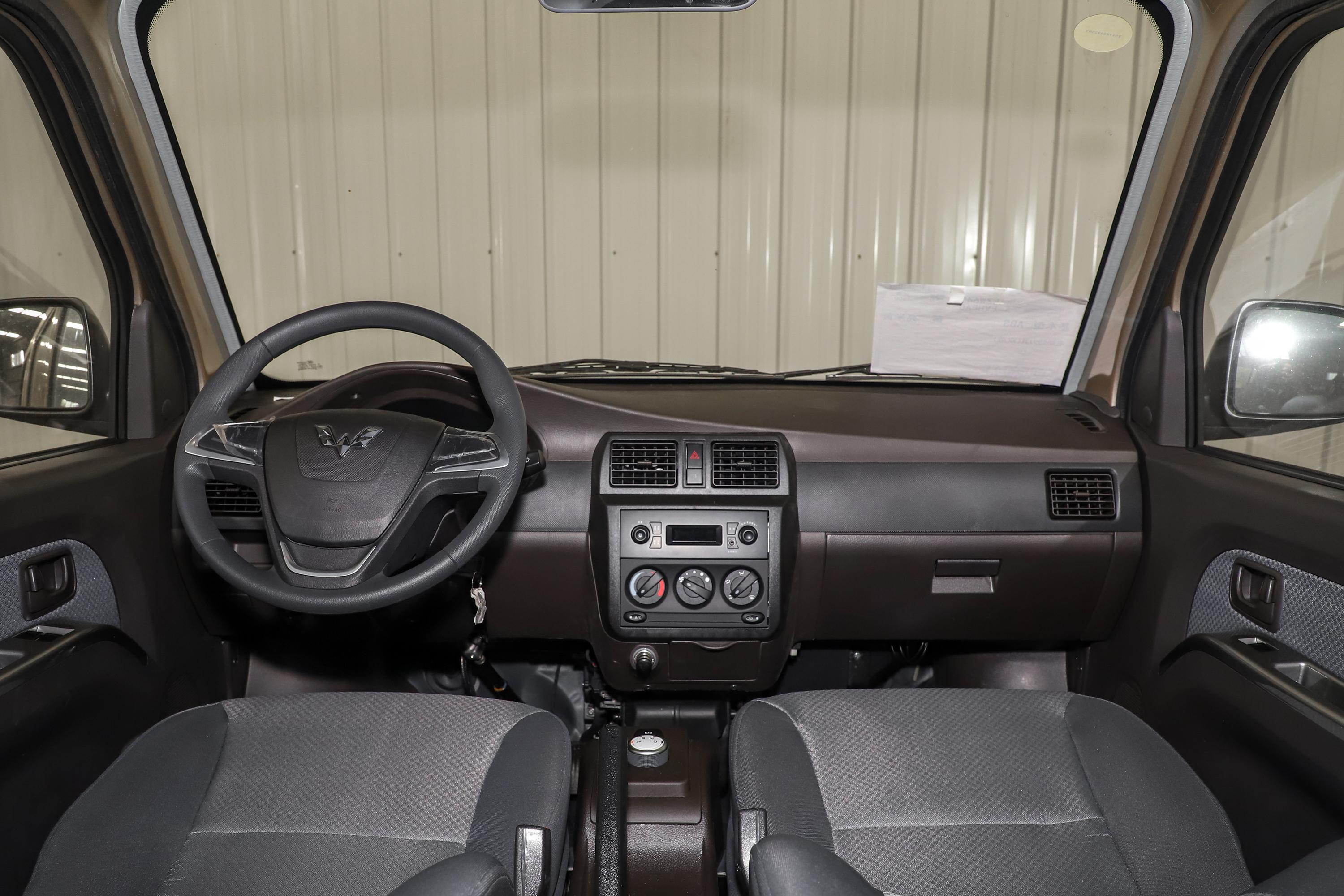 2020款五菱荣光ev300km客车版基本型7座