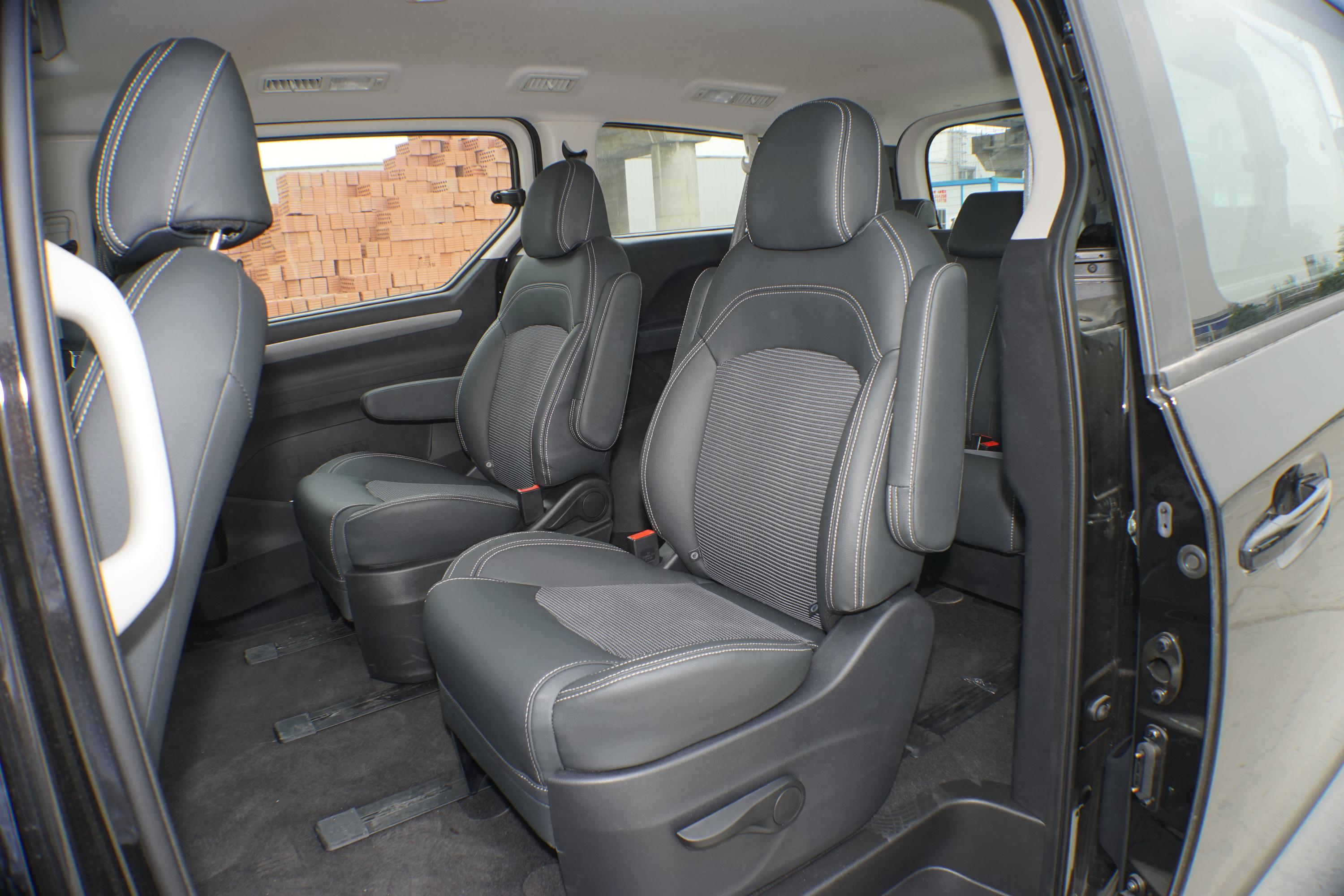 2021款上汽大通maxusg1020t手自一体精英版汽油7座