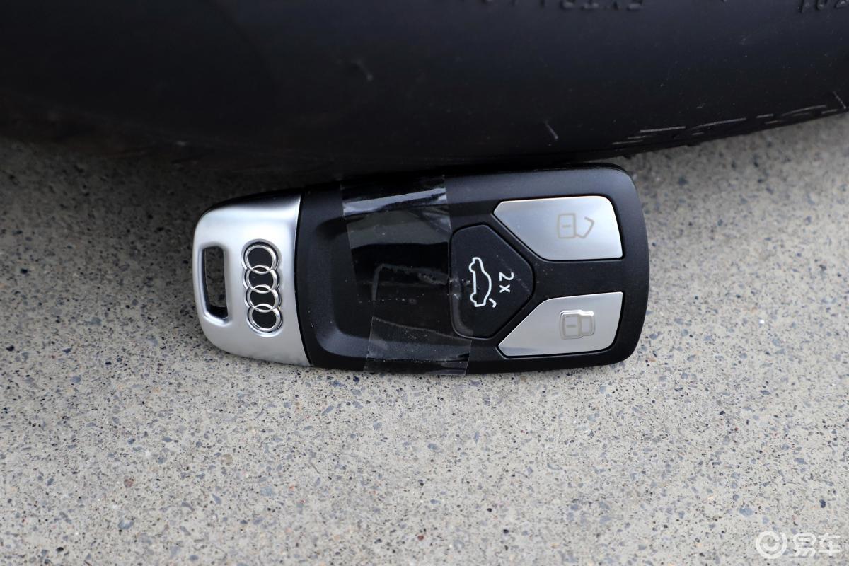 【奥迪a4l2020款35 tfsi 时尚动感型内饰汽车图片-汽车图片大全】