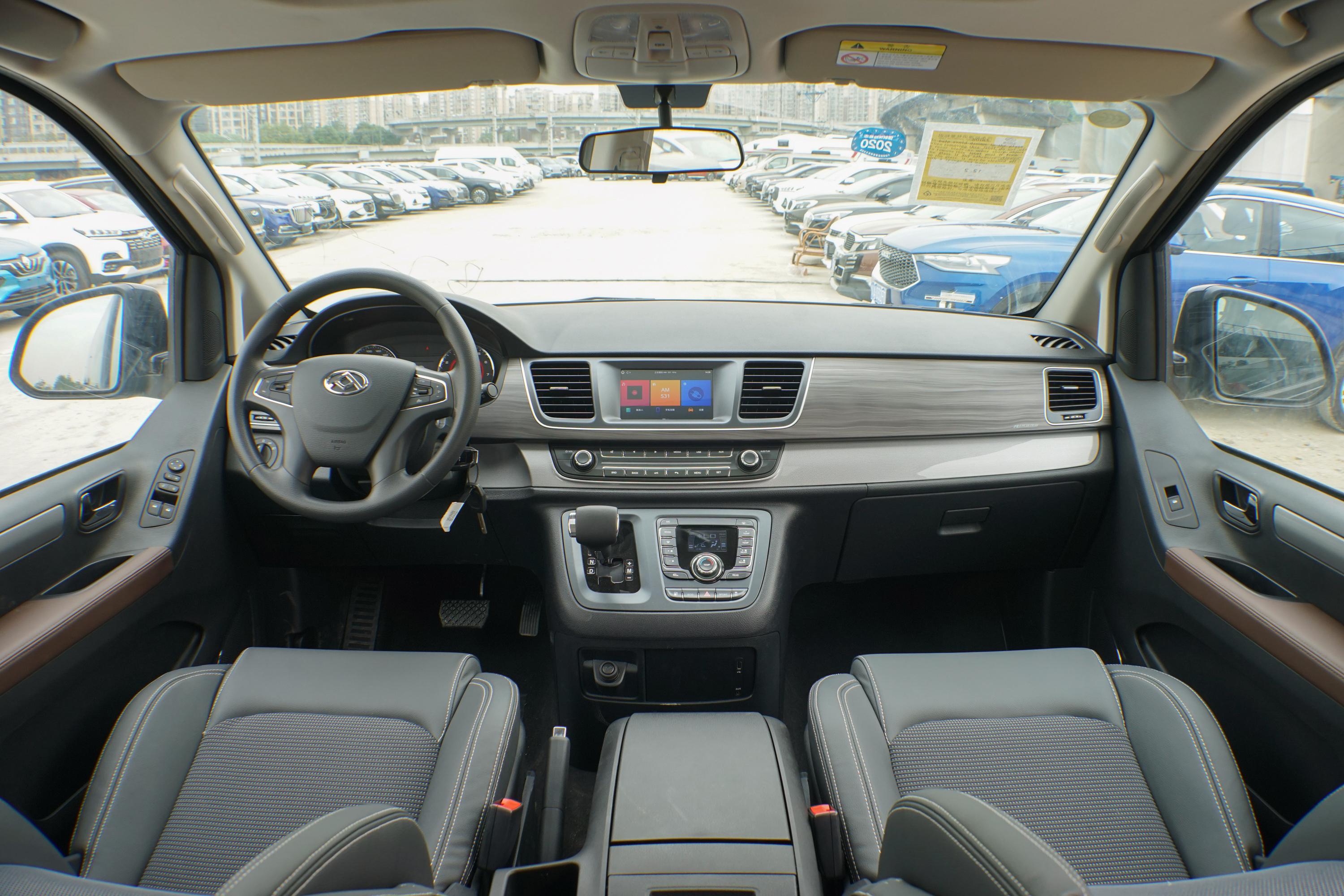 2021款 上汽大通maxus g10 2.0t 手自一体 精英版 汽油 7座内饰