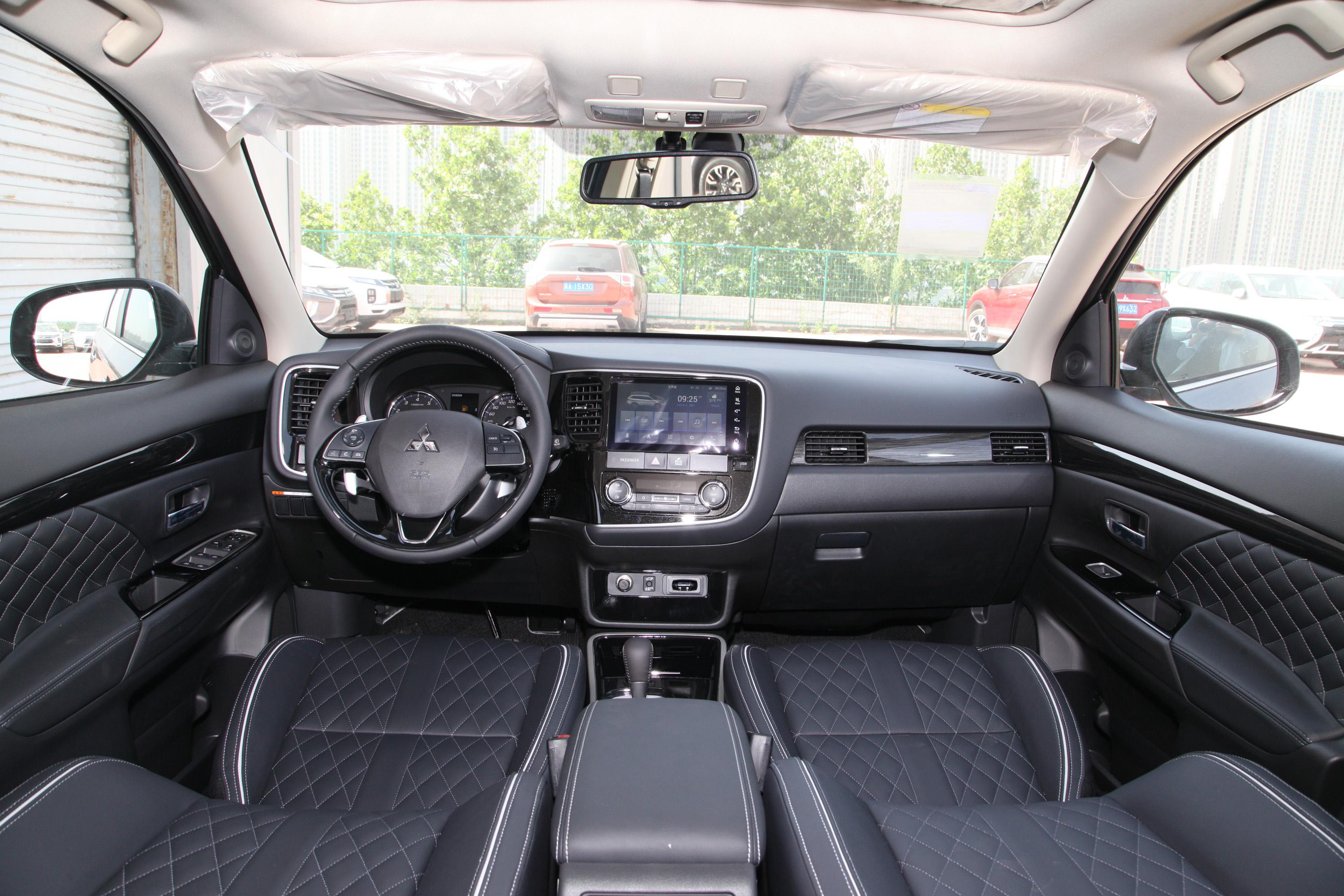 2020款 欧蓝德 2.4l cvt 四驱 致享版 5座内饰