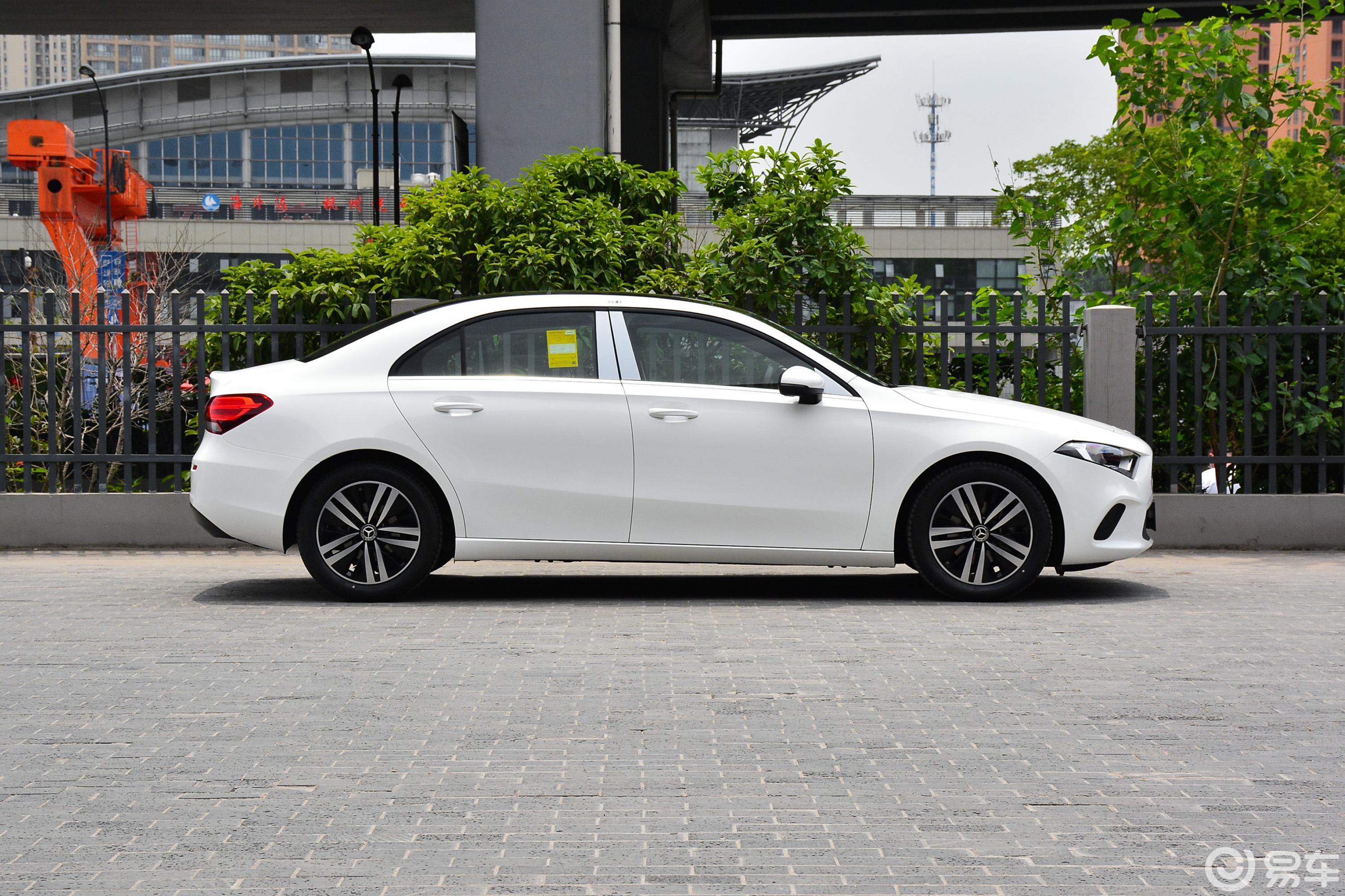 【奔驰a级2020款改款 a 180 l正侧车头向右水平汽车图片-汽车图片大全