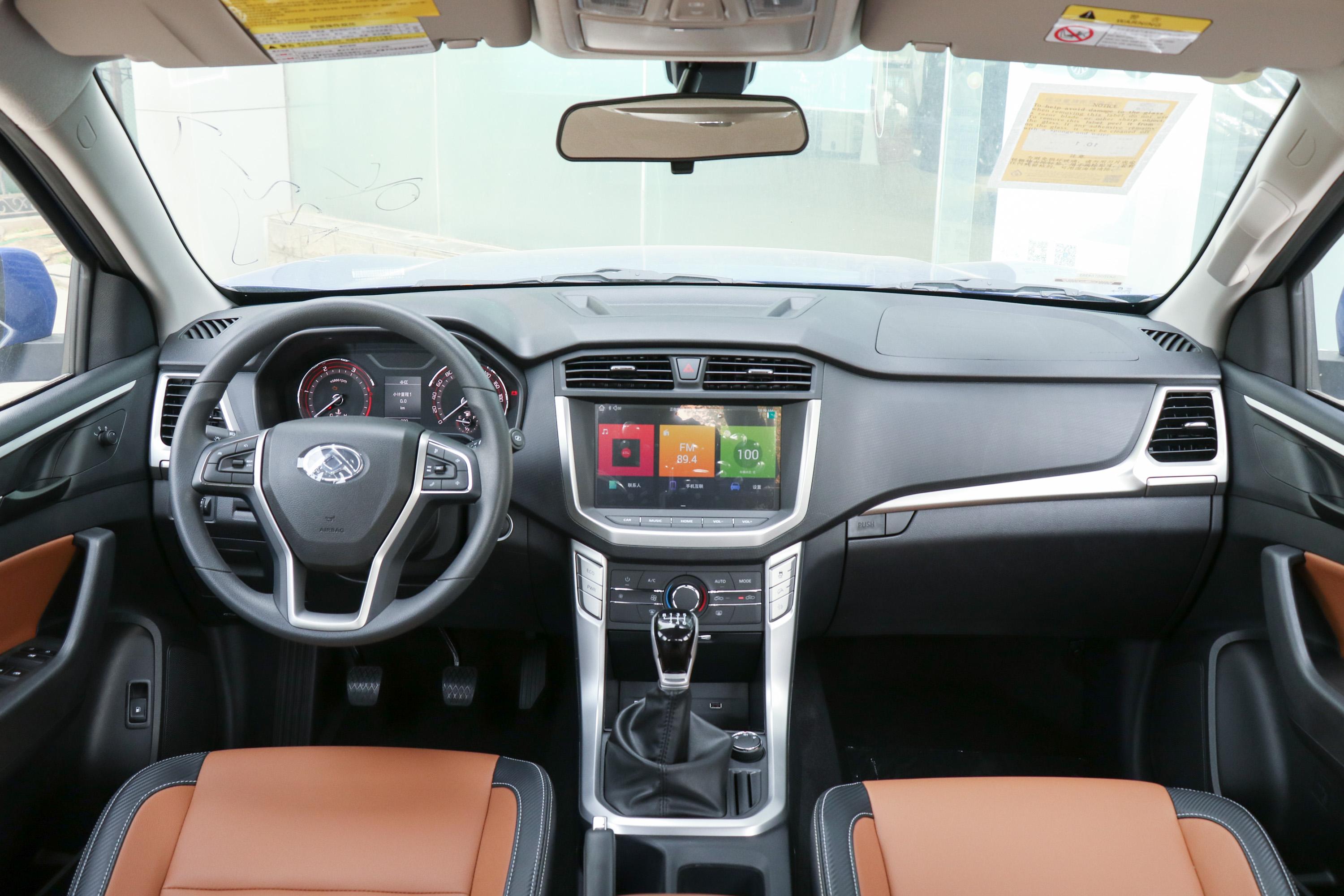 2020款 上汽大通maxus t70 2.0t 手动 四驱 双排长厢 纪念版 柴油内饰