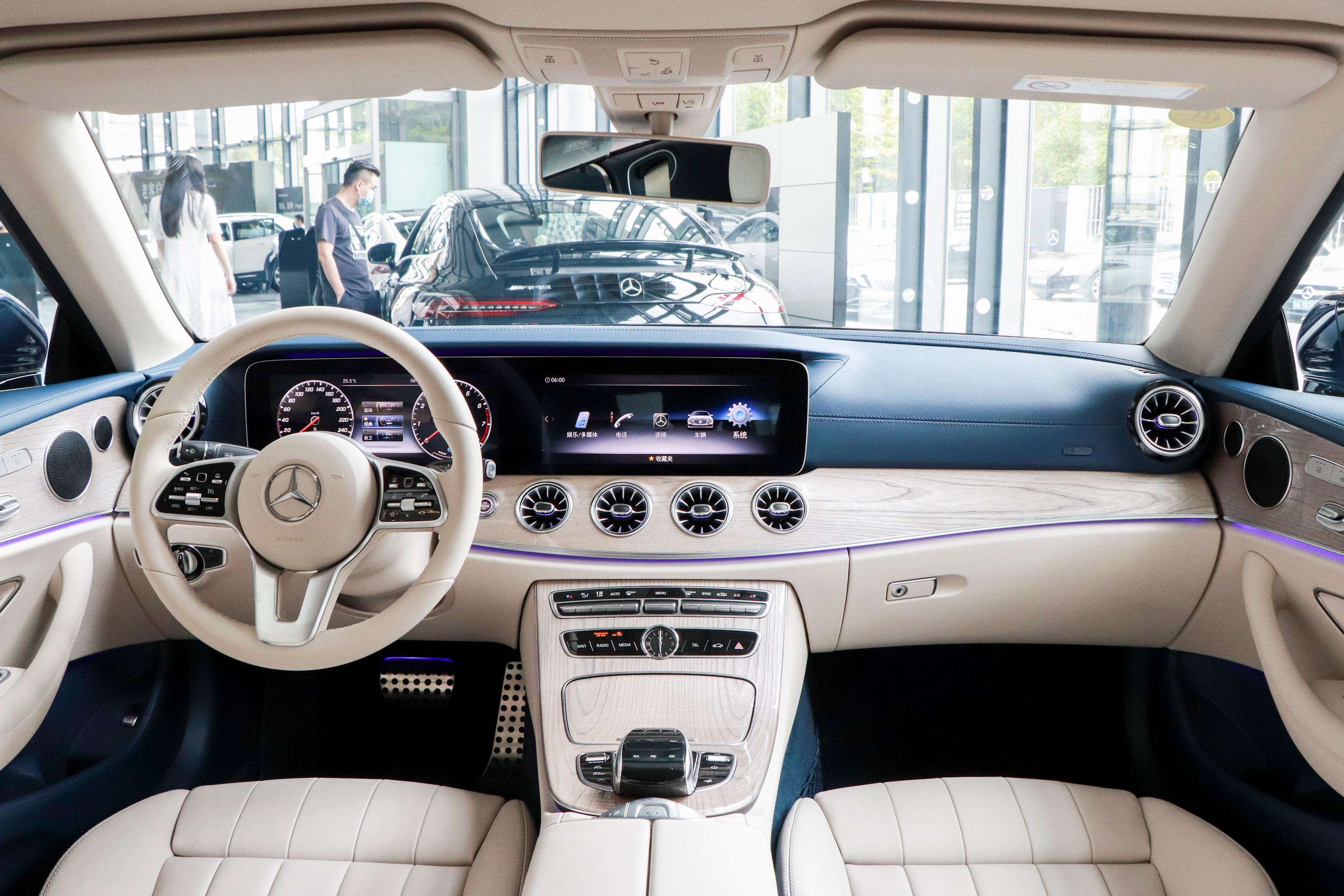 2019款 奔驰e级 amg e 53 4matic  轿跑车内饰