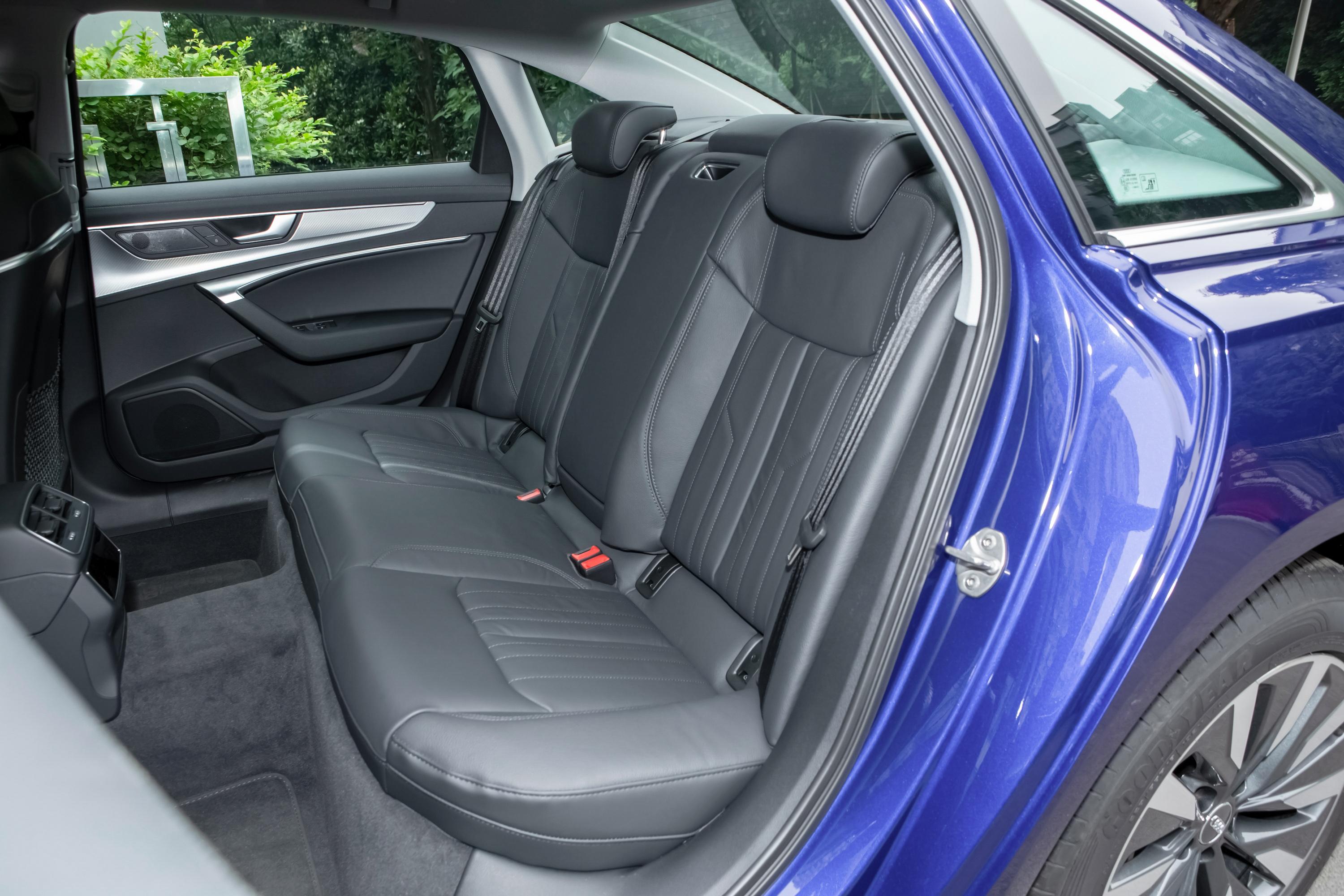 2020款 奥迪a4l 45 tfsi quattro 臻选动感型空间