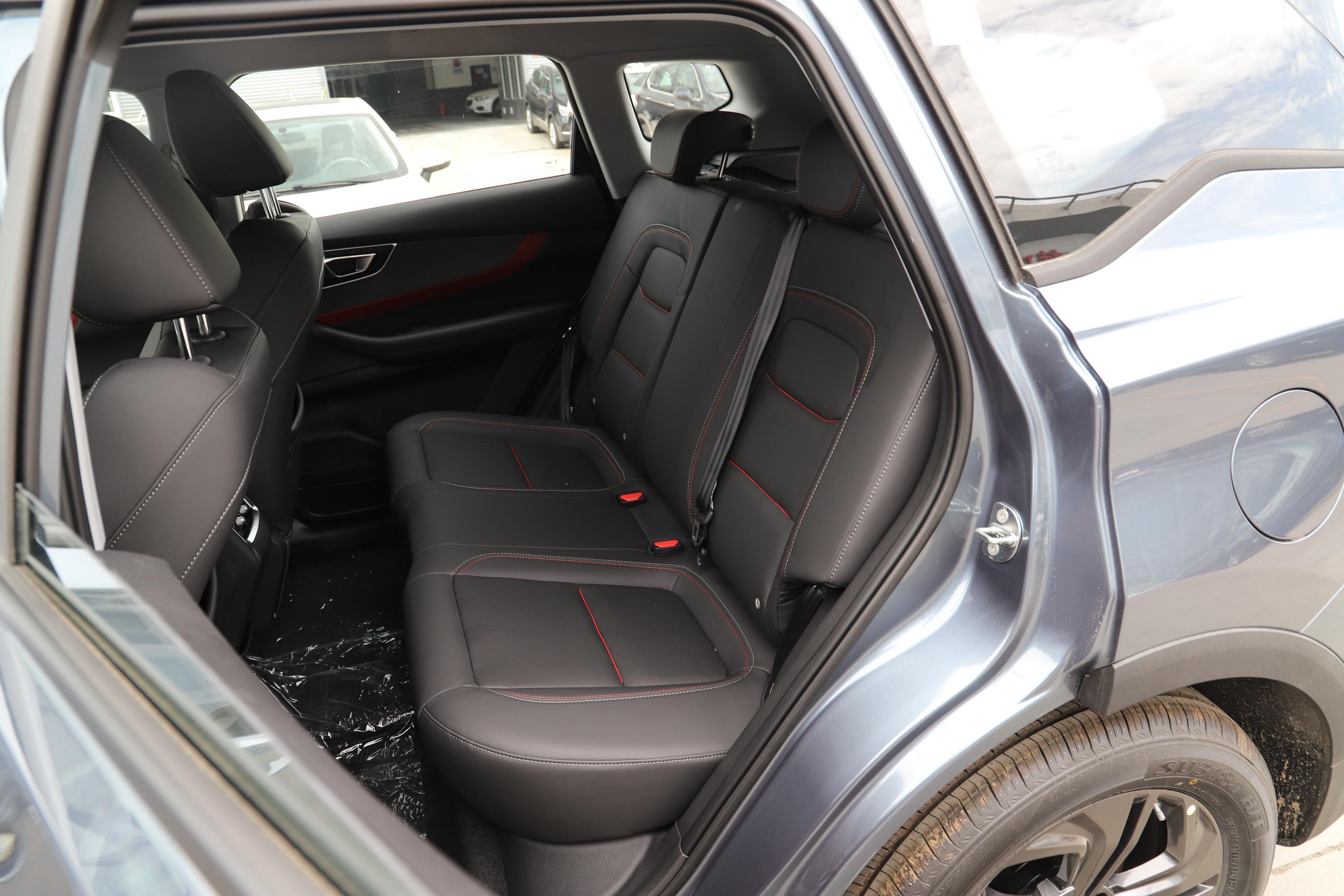 2020款 瑞虎7 1.5t 手动 精英型空间