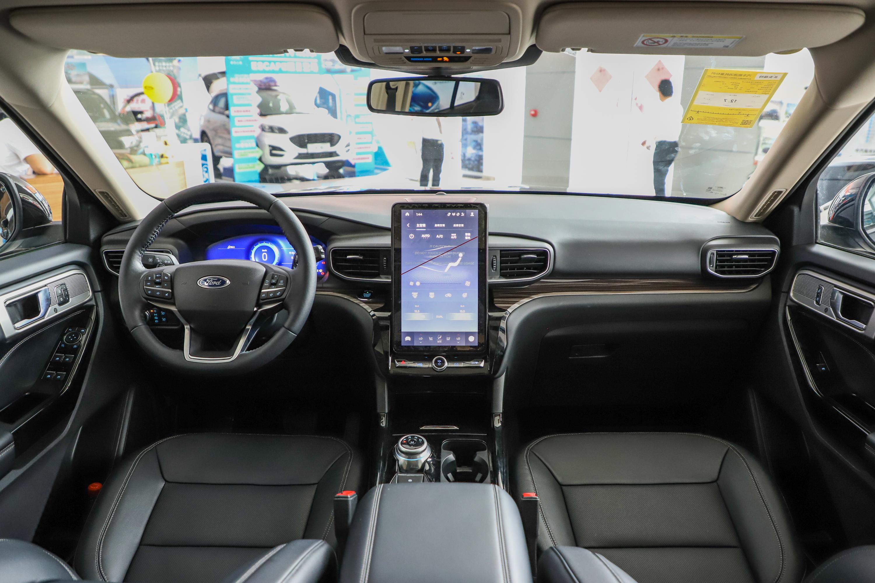 2020款 探险者 ecoboost 285 四驱 钛金版 6座内饰