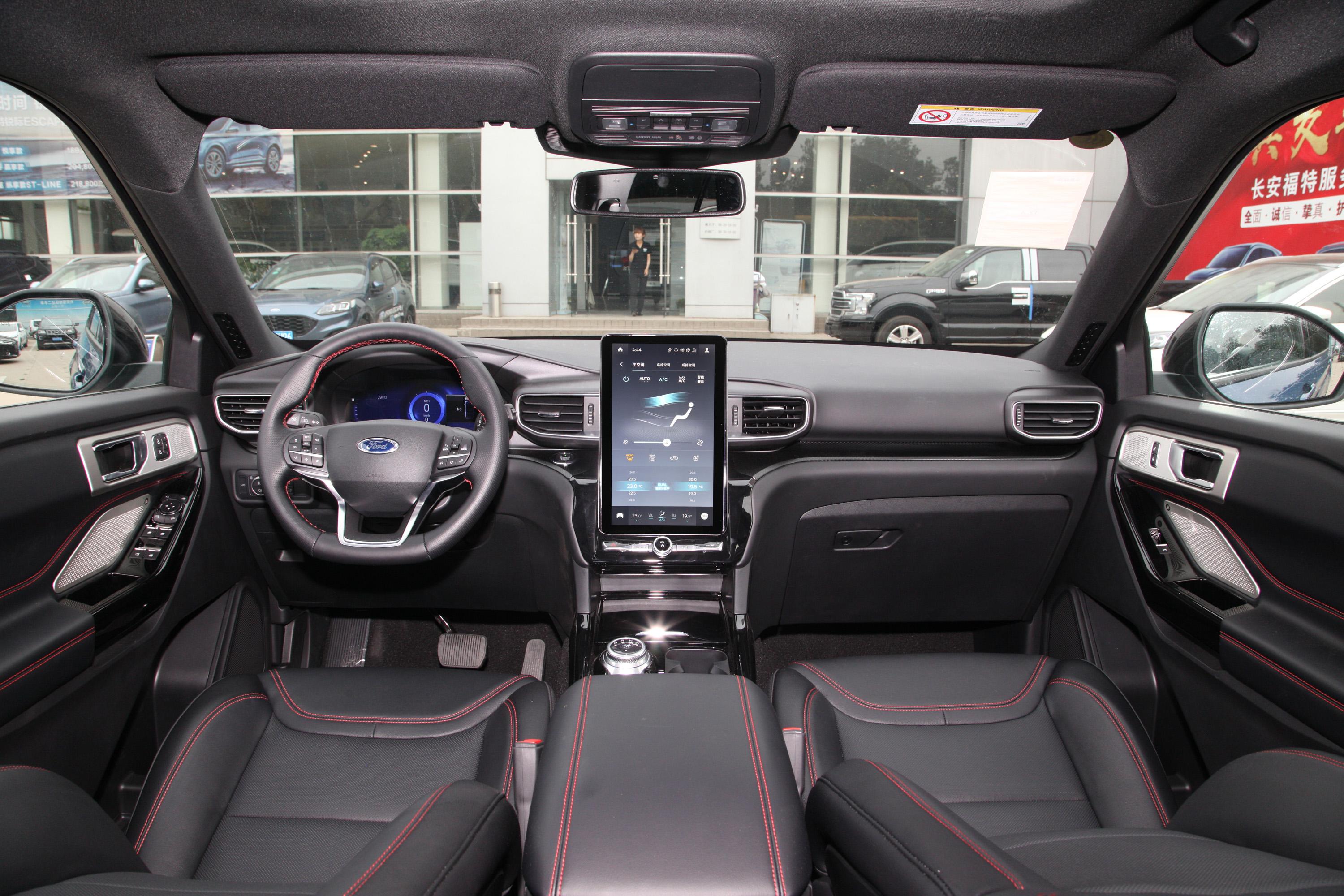 2020款 探险者 ecoboost 285 四驱运动版st-line 7座内饰