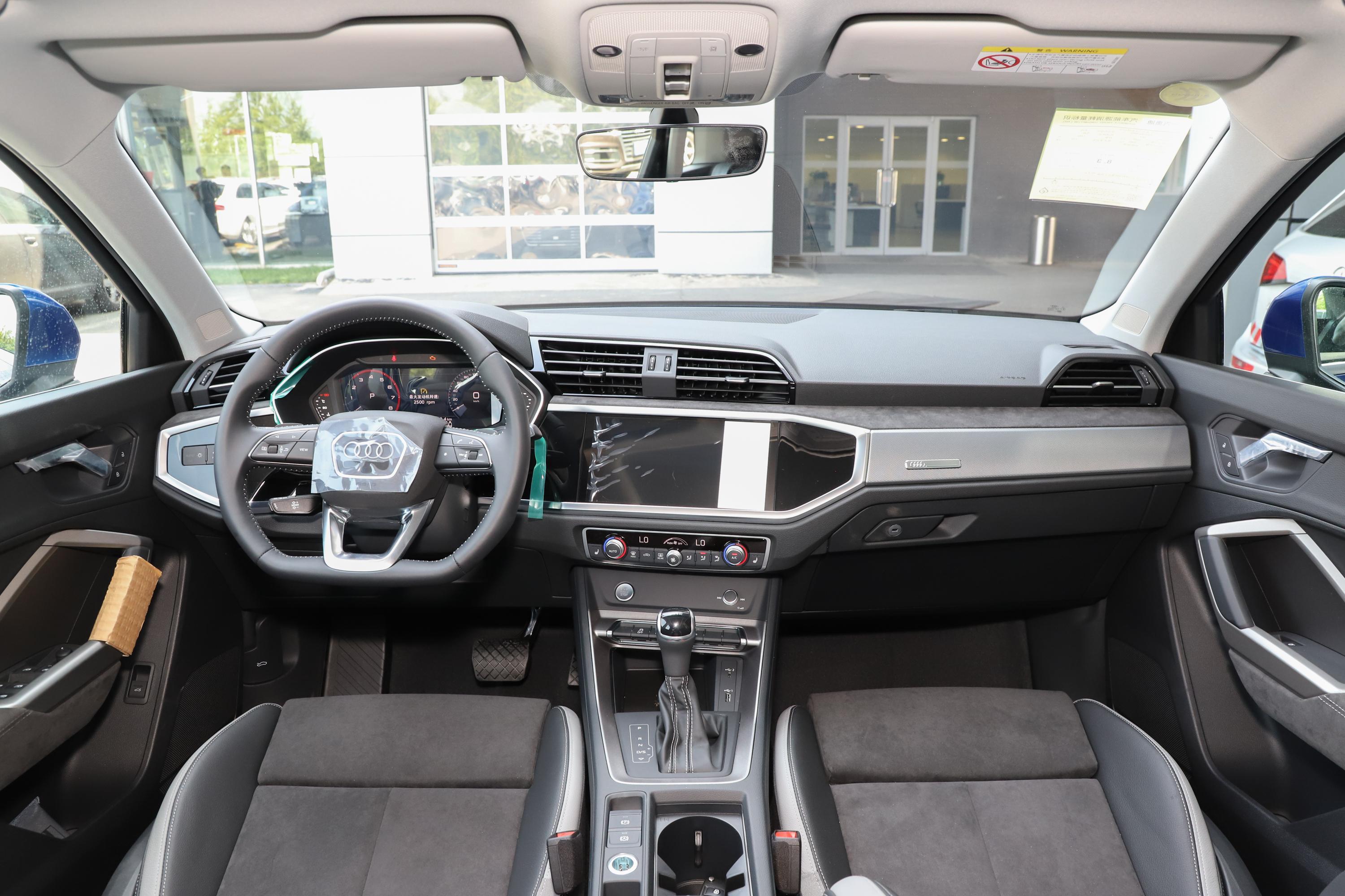 2020款 奥迪q3 35 tfsi 时尚动感型内饰