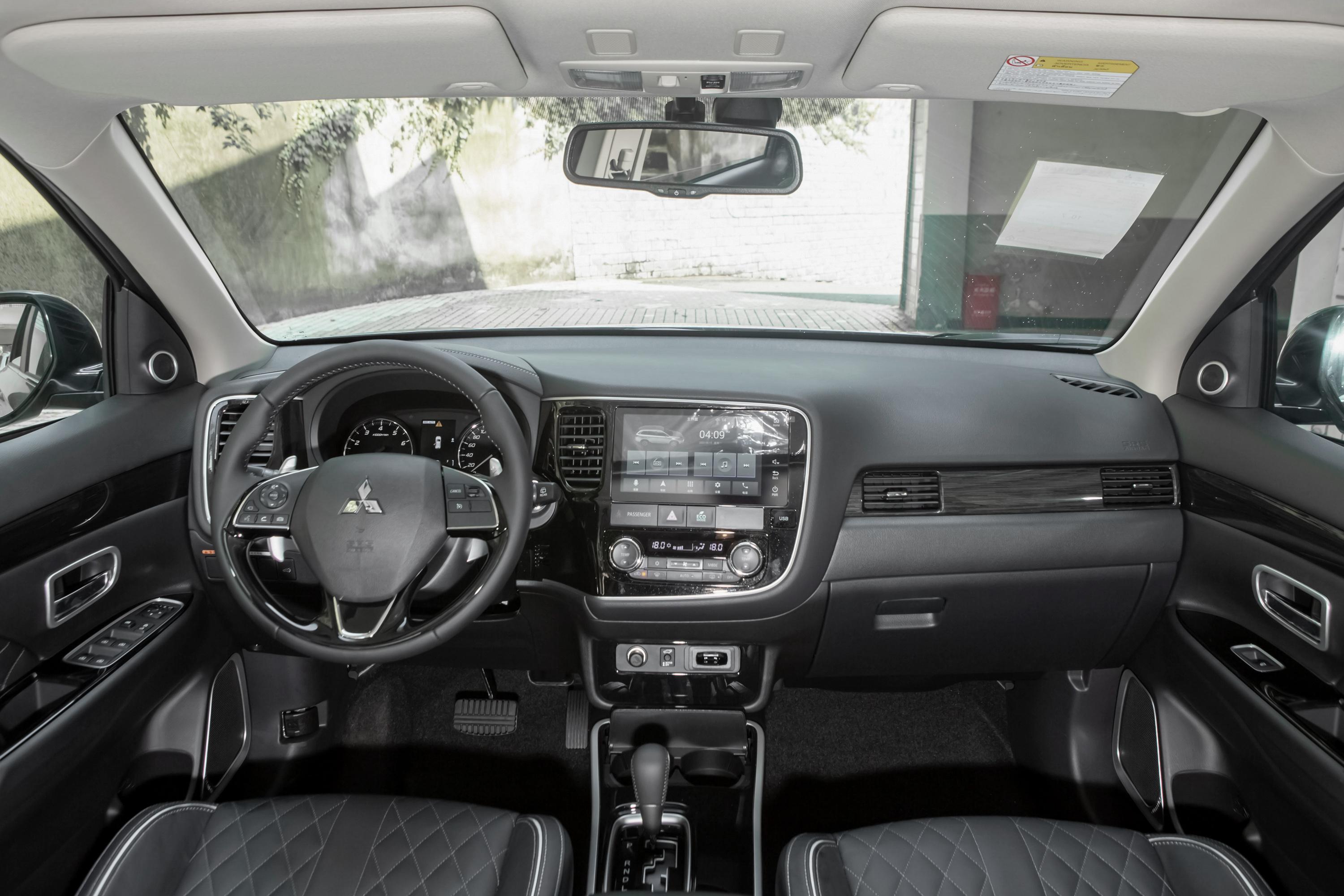 2020款 欧蓝德 2.4l cvt 四驱 致享版 7座内饰