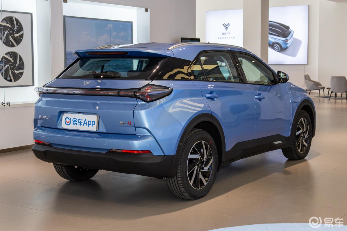 【哪吒u2020款400 u创侧后45度车头向右水平汽车图片-汽车图片大全】