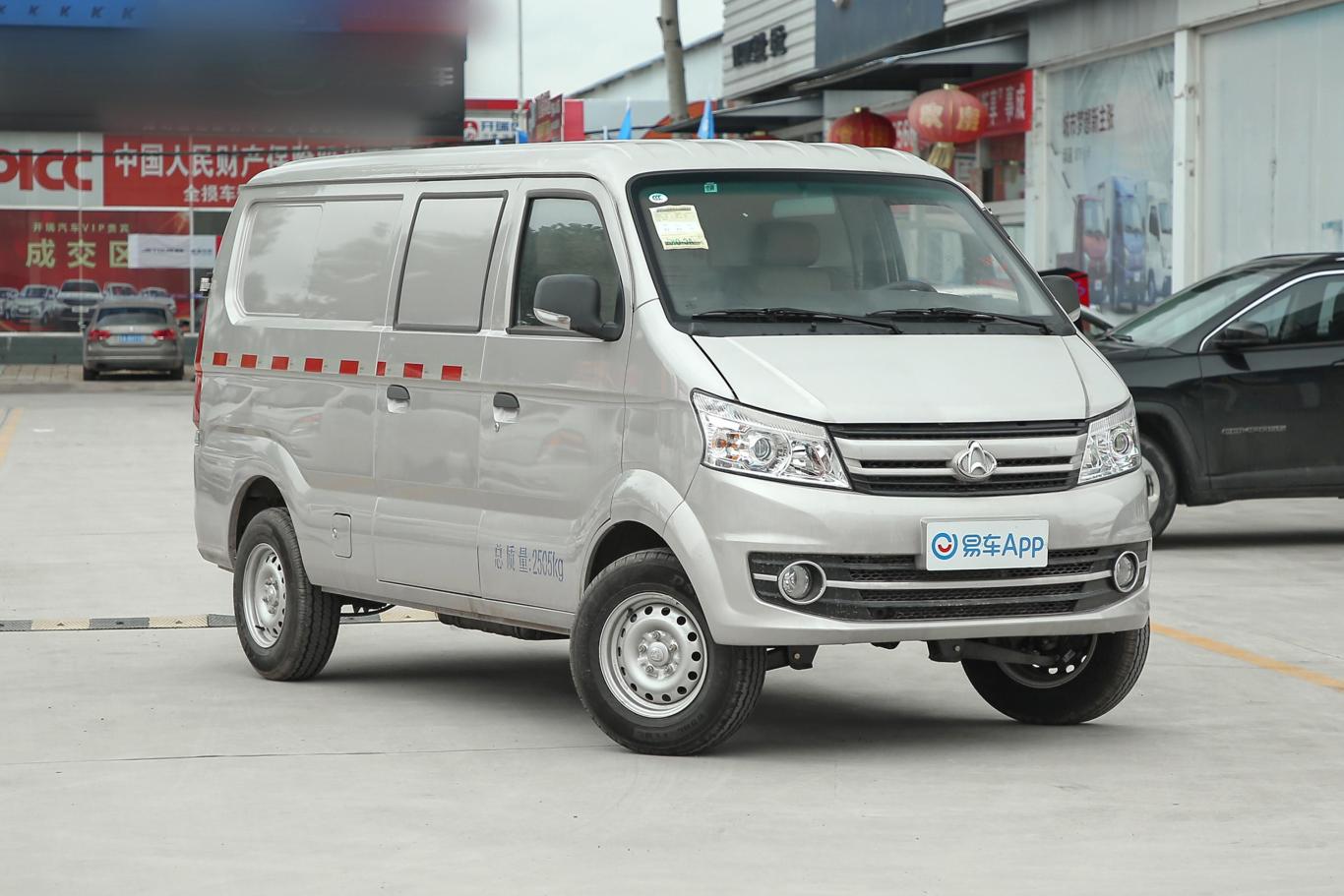 长安v5单排 1.5l 手动 标准版 国v侧前45度车头向右水平