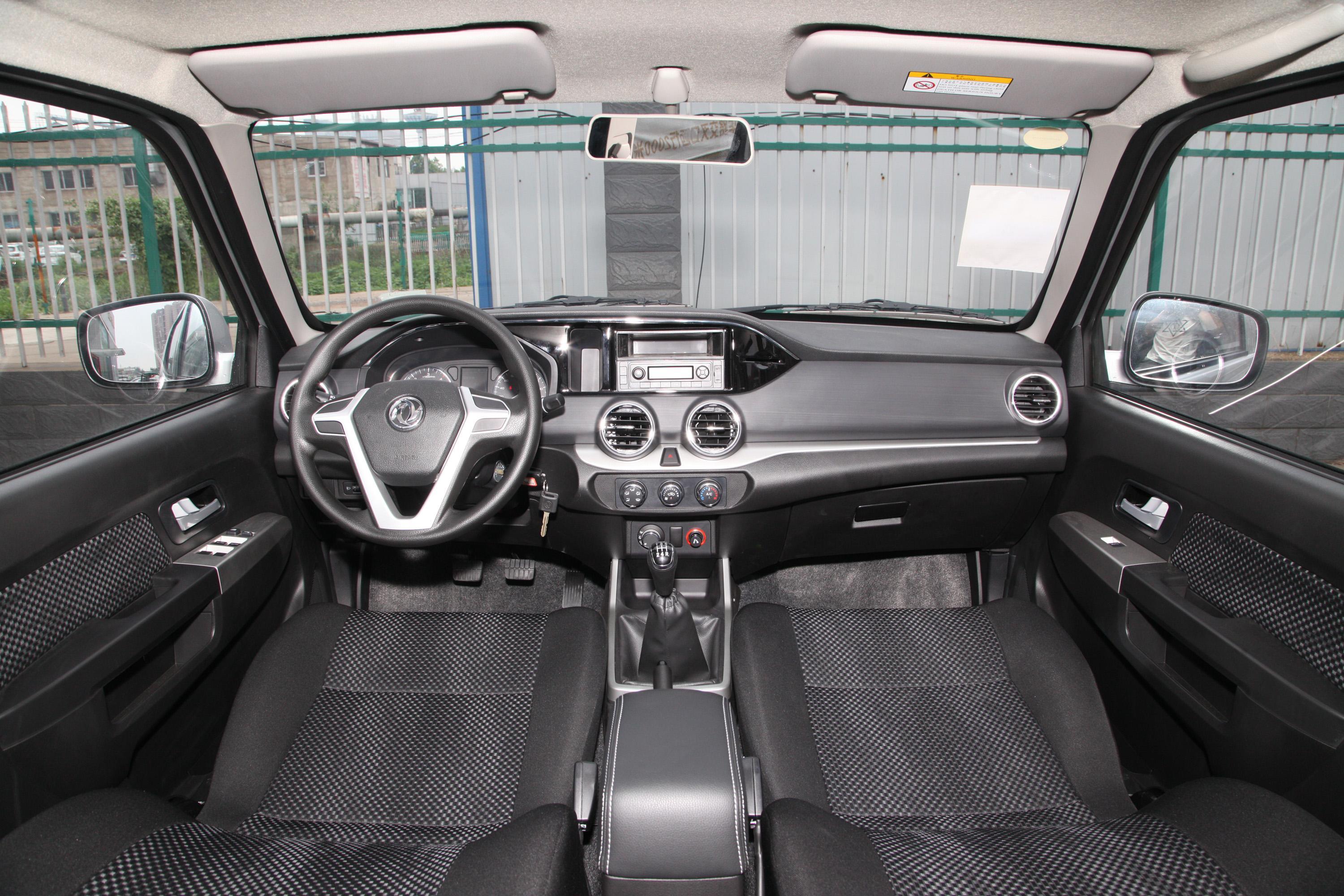 2020款 锐骐 标箱 2.5t 手动 四驱 标准版 柴油 国vi内饰