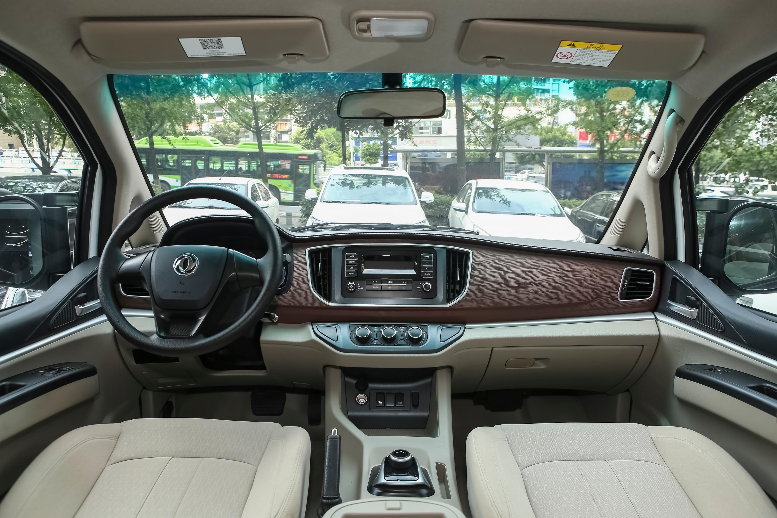 2020款 菱智m5 ev 长航版 舒适型 9座内饰