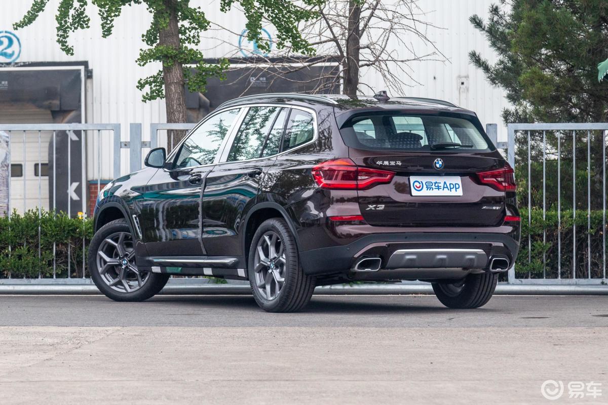 【宝马x32020款xdrive 28i 豪华套装侧后45度车头向左水平汽车图片