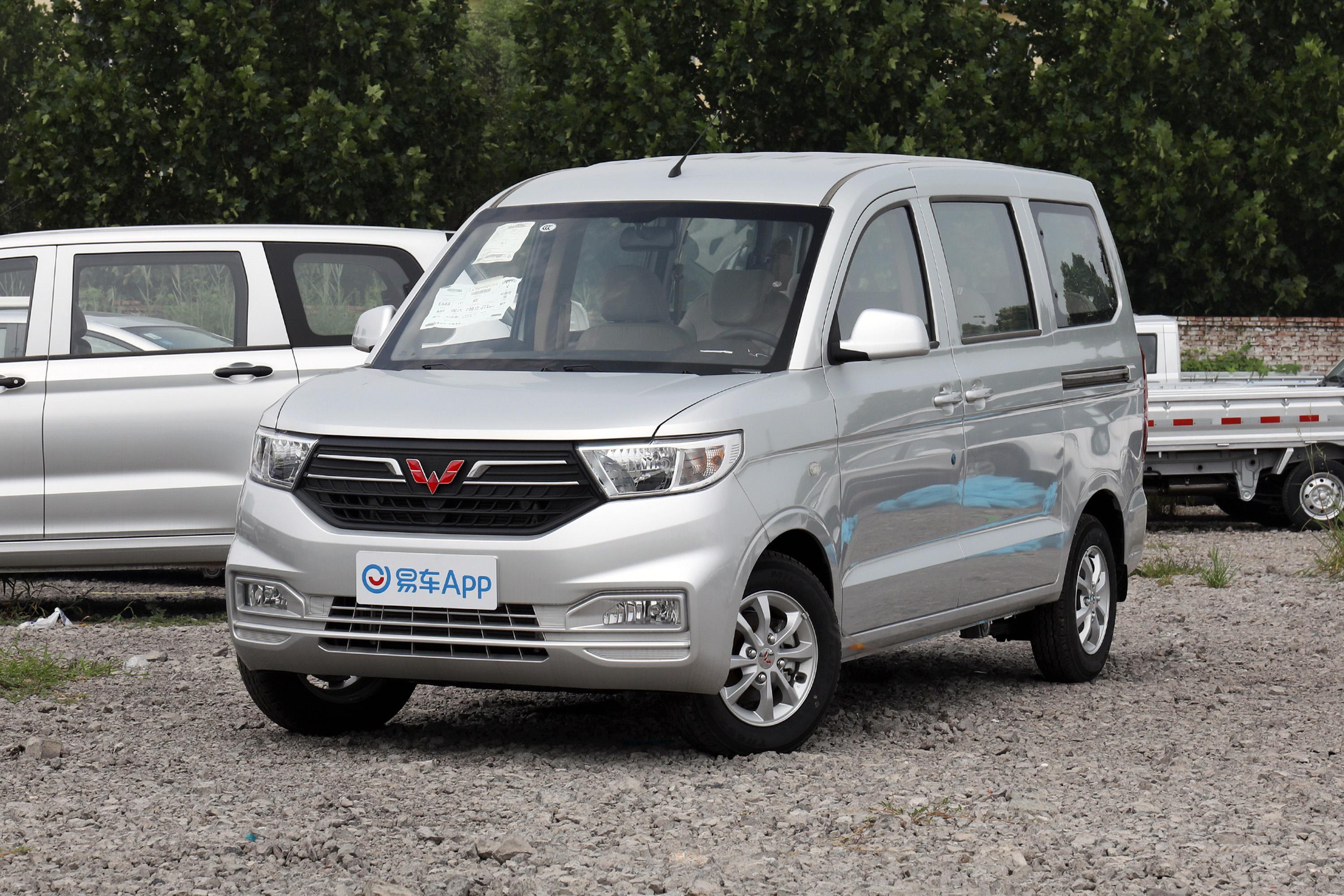 2020款 五菱宏光v 1.2l 手动 劲取版 7座 国vi