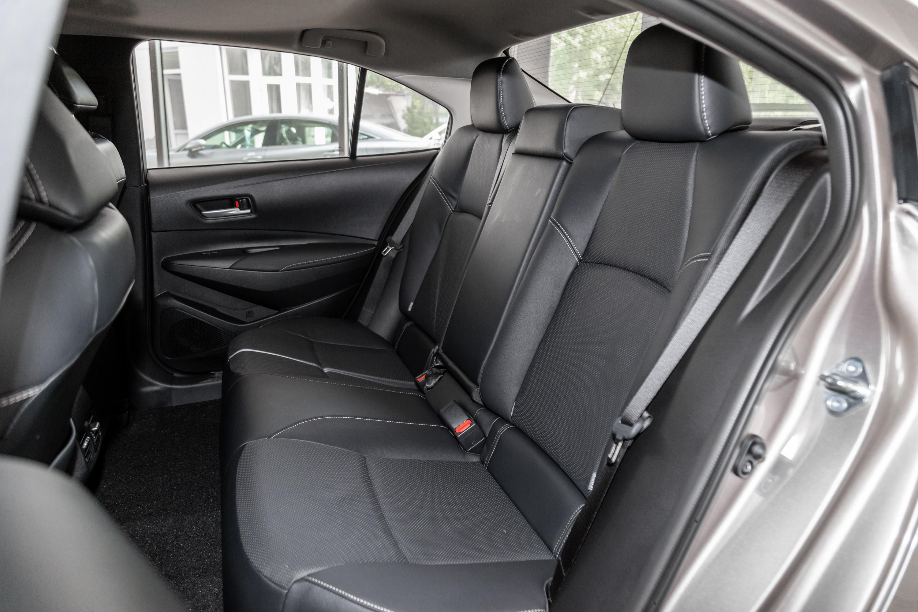 2021款卡罗拉12tscvt豪华版