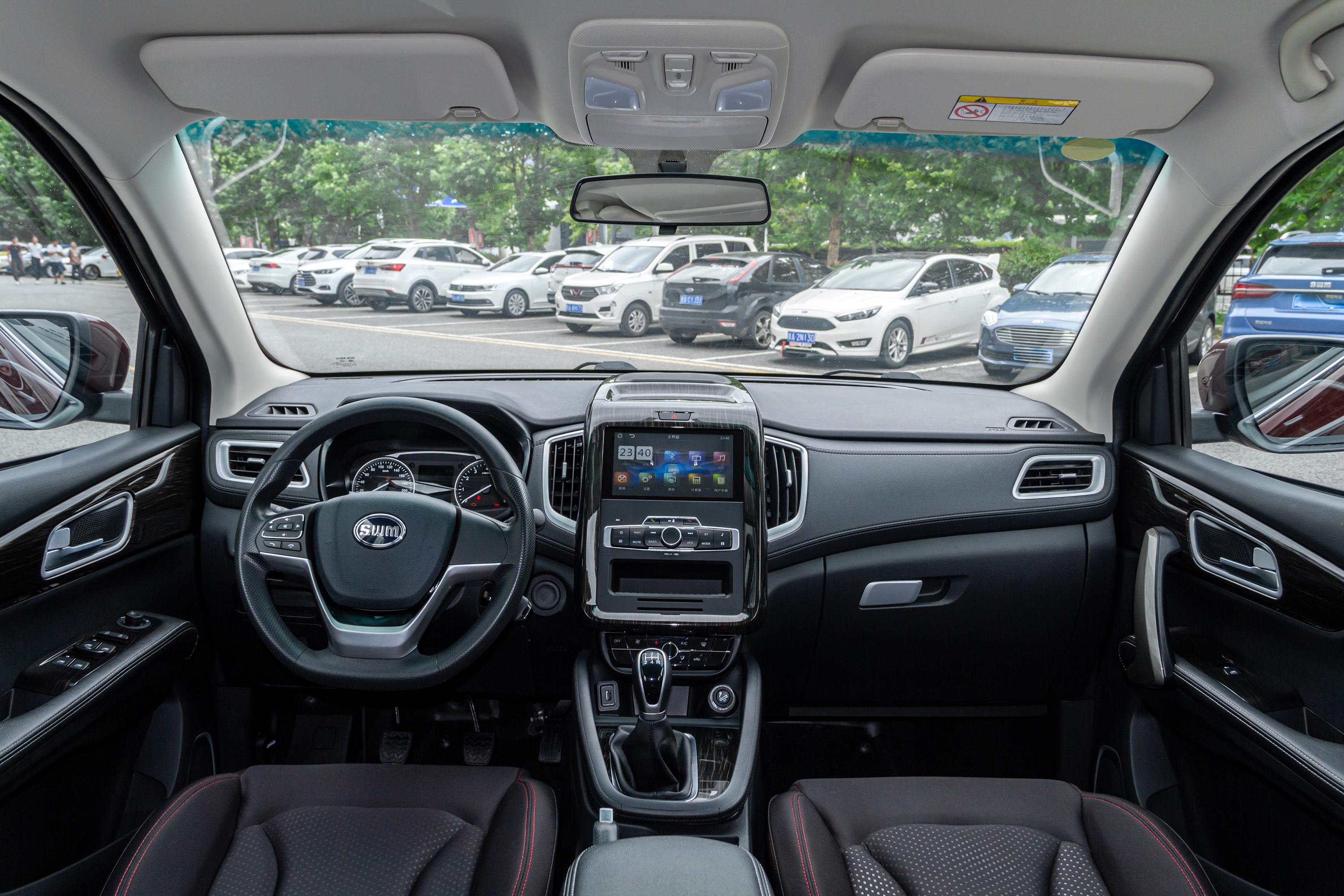 2020款 swm斯威x7 2.0l 手动 冠军版 7座内饰