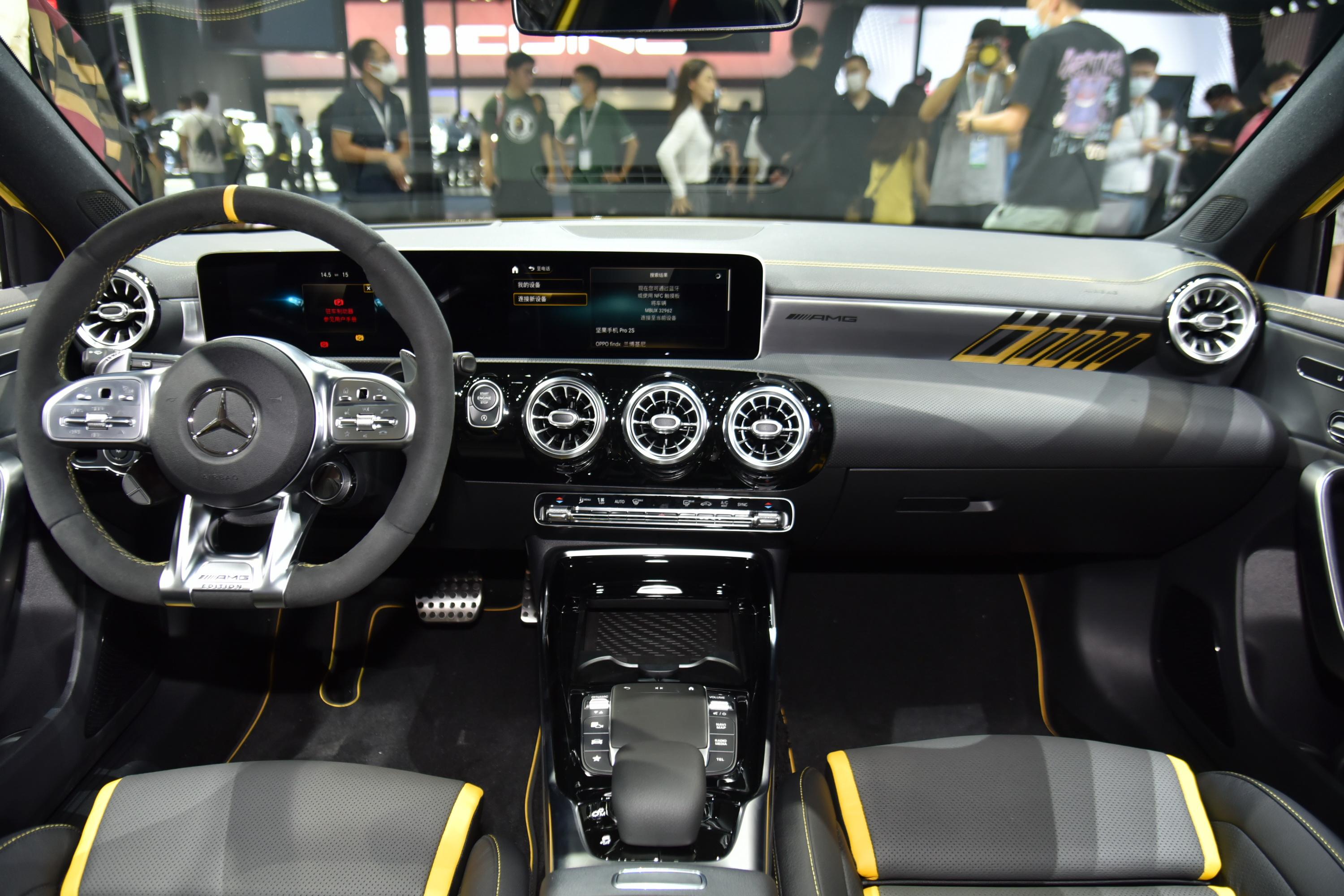 2020款 奔驰a级 amg(进口) amg a 45 s 4matic  先型特别版内饰