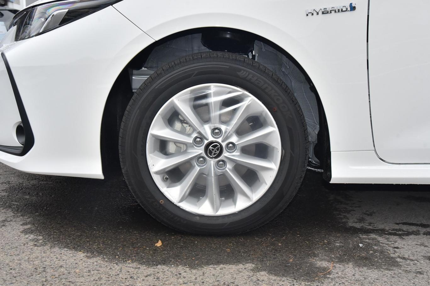 卡罗拉双擎 1.8l e