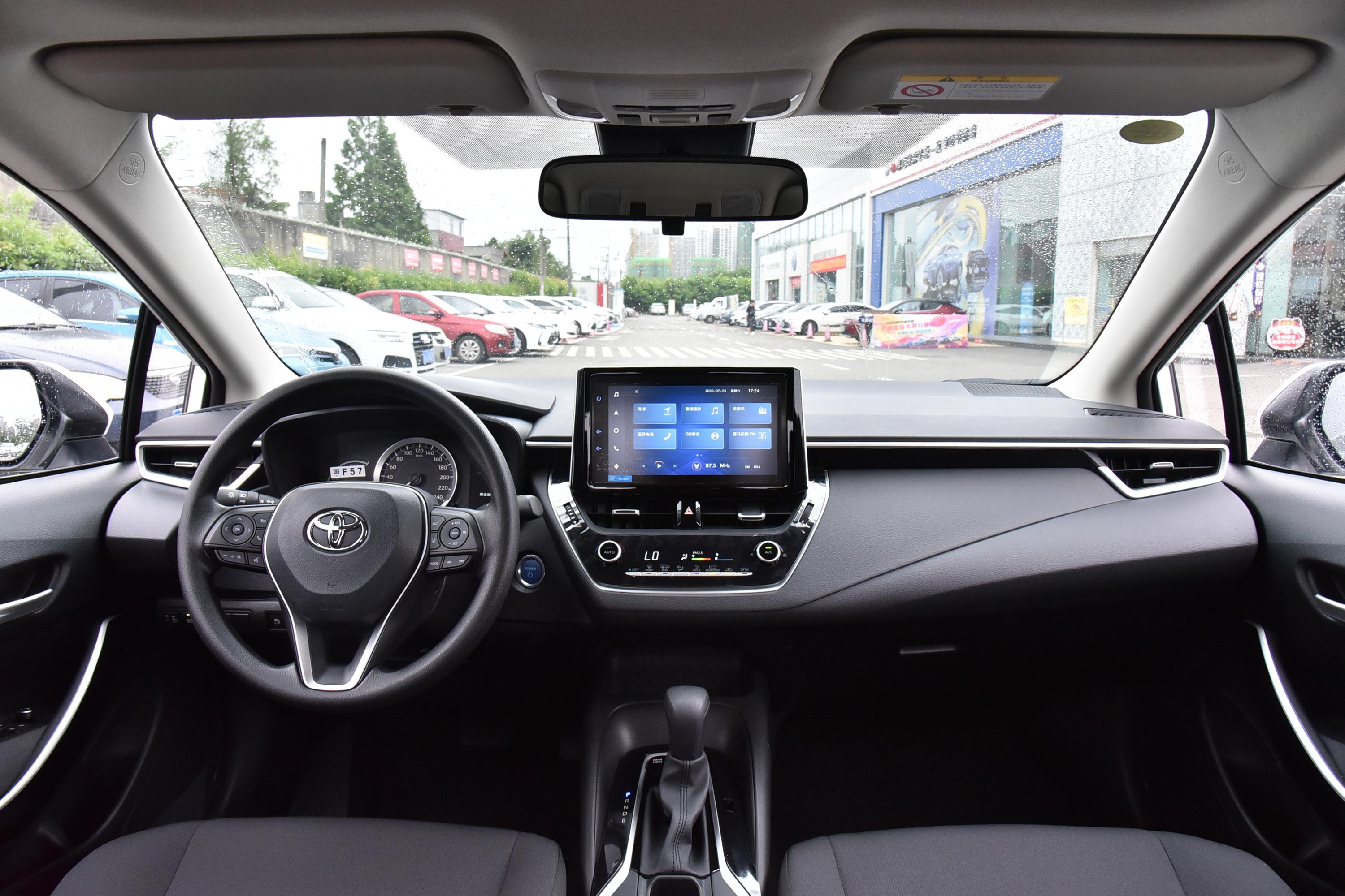 2021款 卡罗拉 双擎 1.8l e-cvt 精英版内饰