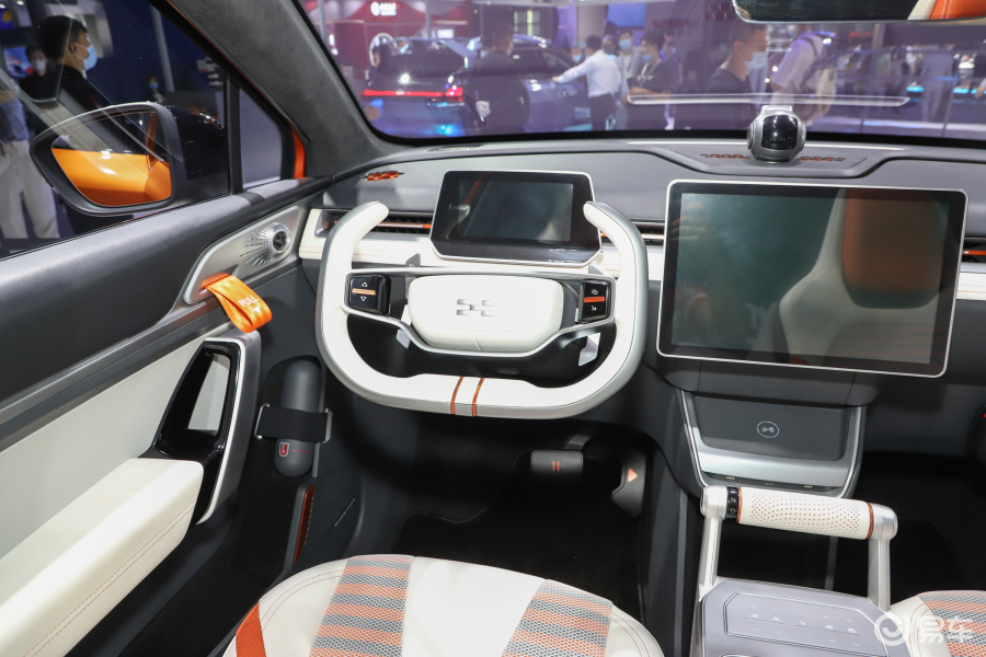 【爱驰u62021款top play内饰全景副驾驶员方向汽车图片-汽车图片大全