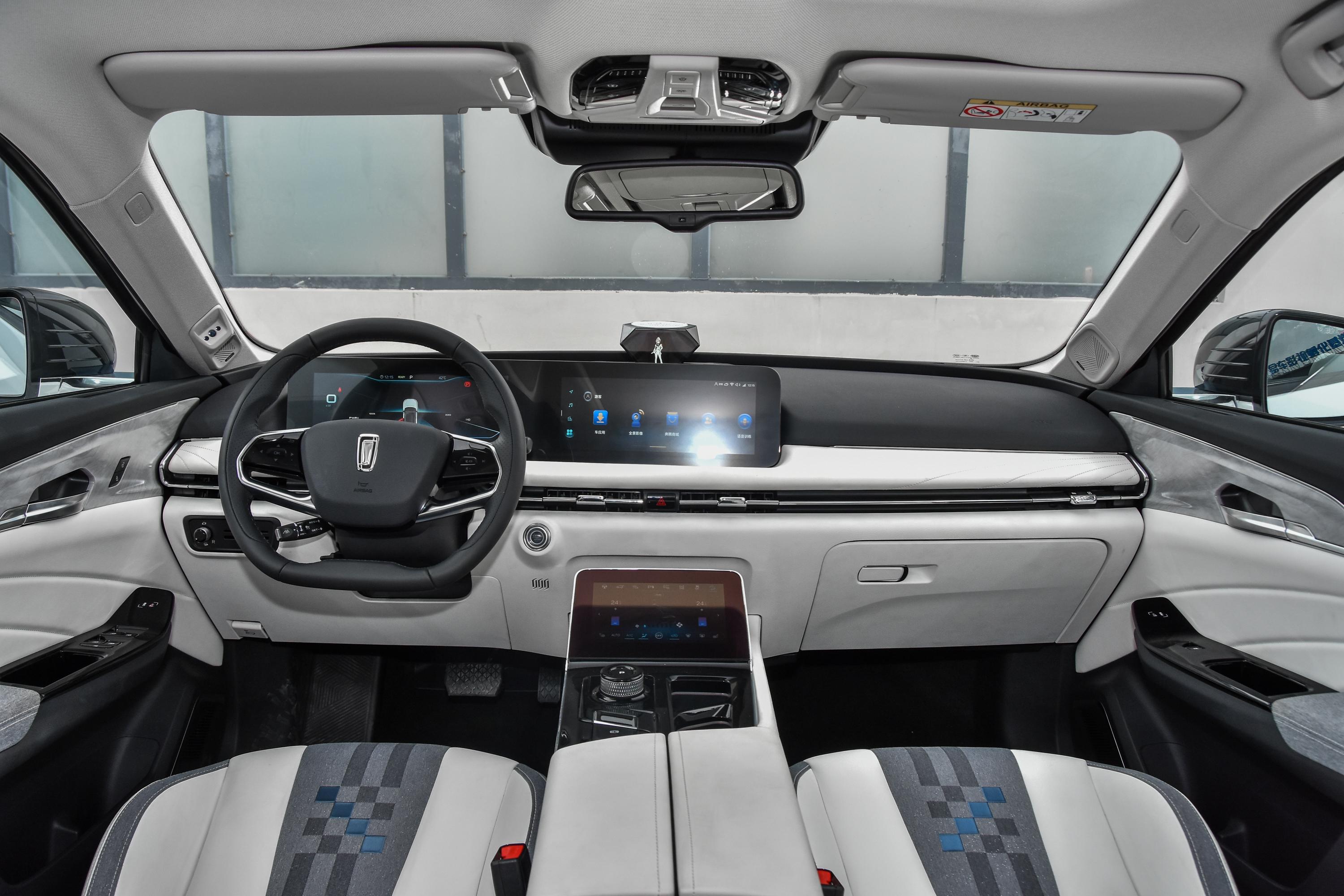 2020款 奔腾e01 空间曲率型内饰