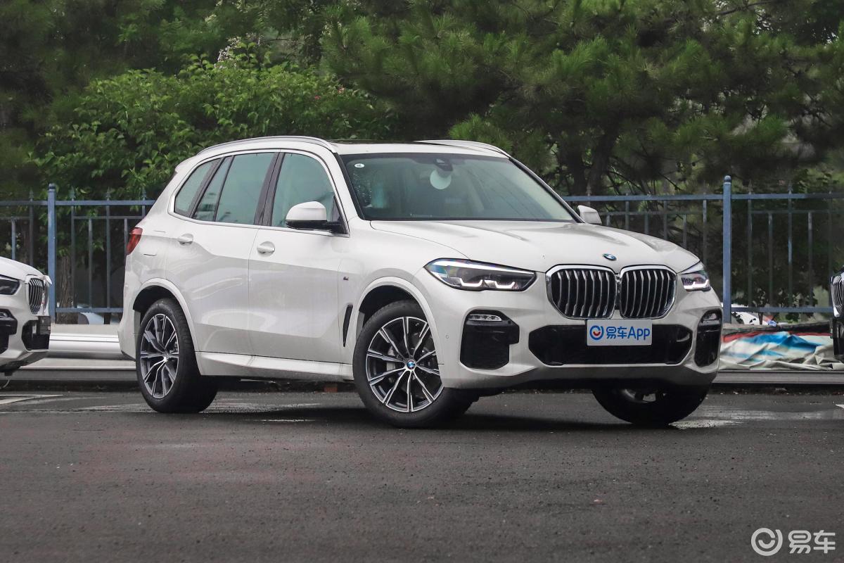 【宝马x5(进口)2020款xdrive30i m运动套装侧前45度车头向右水平汽车