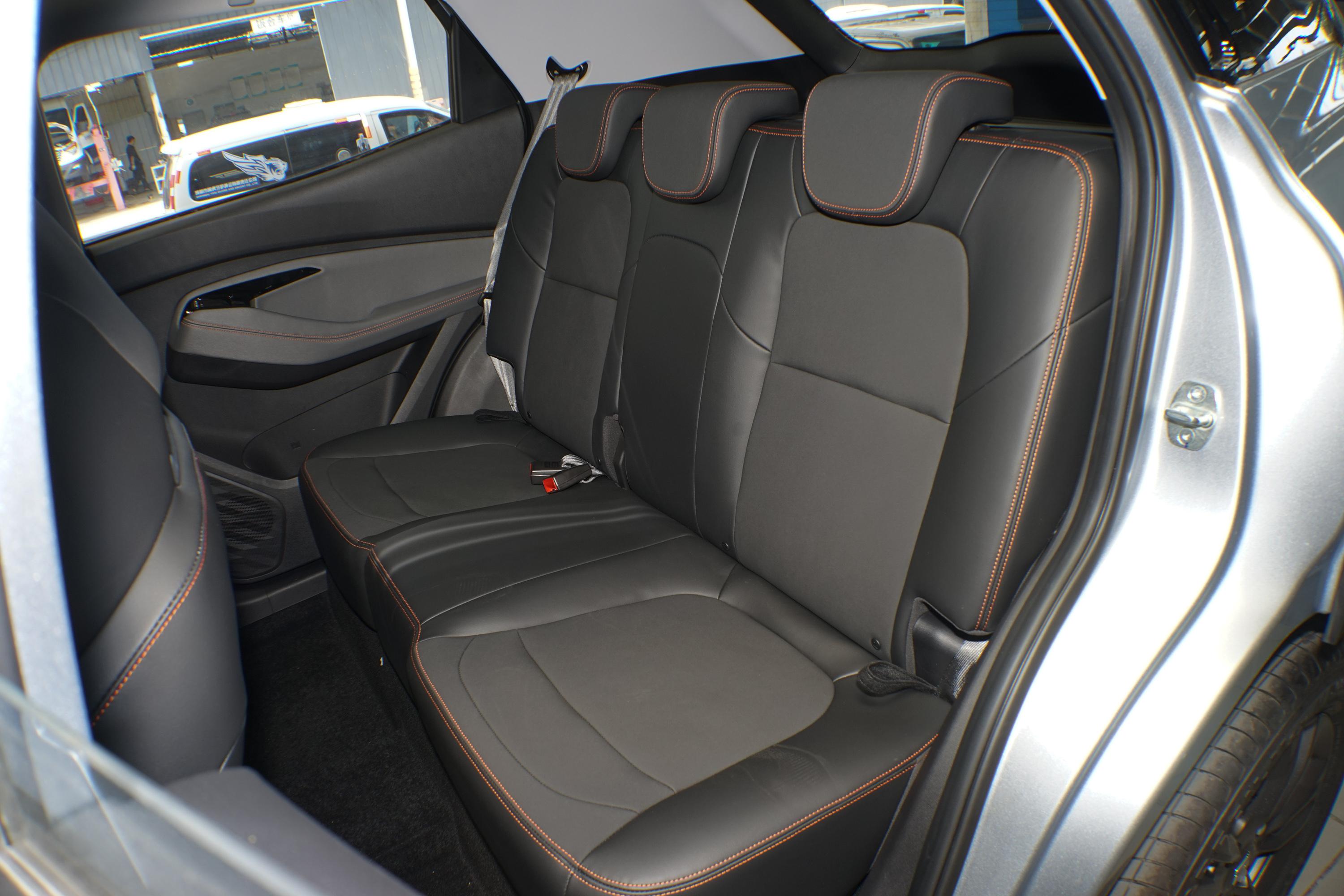 2020款宝骏rs315l手动智能豪华型