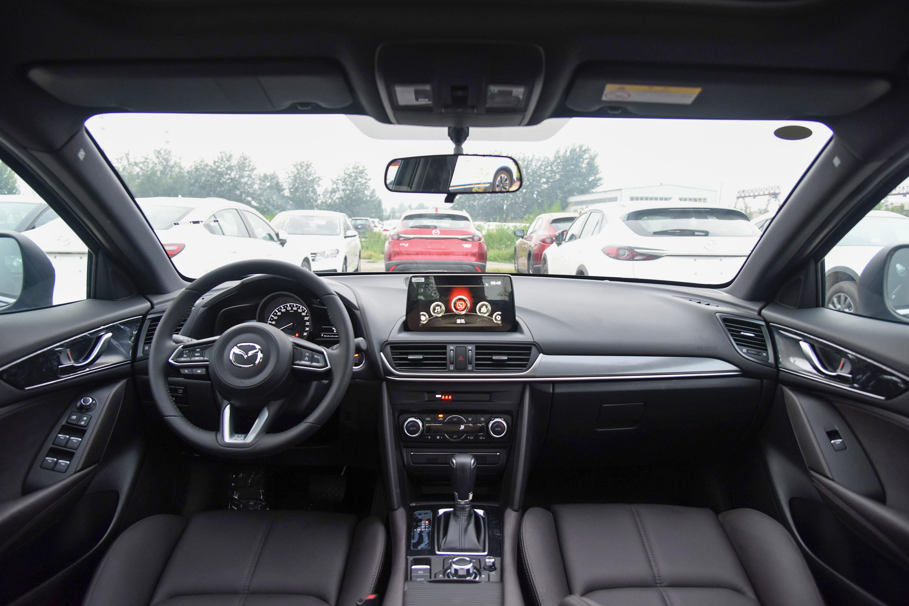 2021款 马自达cx-4 2.0l 手自一体 两驱 蓝天品位版内饰