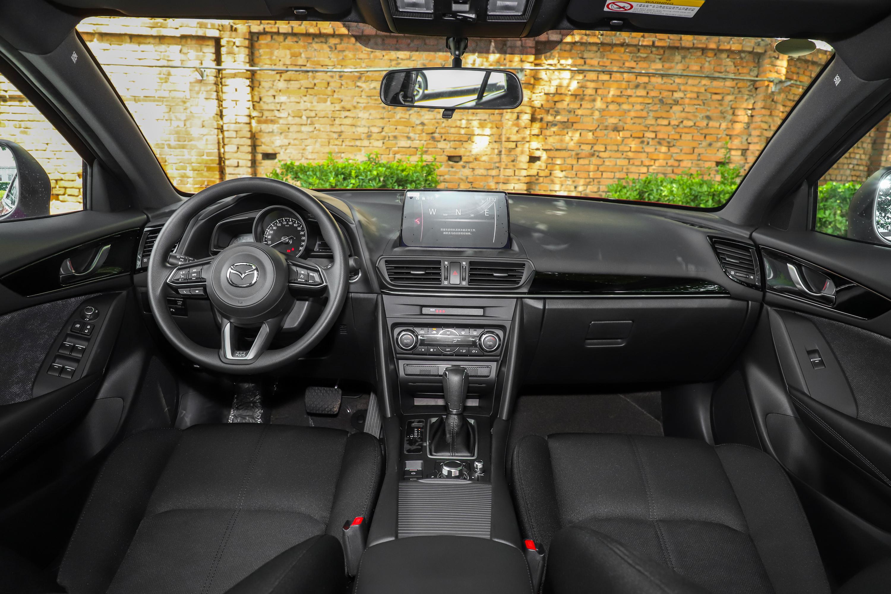 2021款 马自达cx-4 2.0l 手自一体 两驱 蓝天探索版内饰