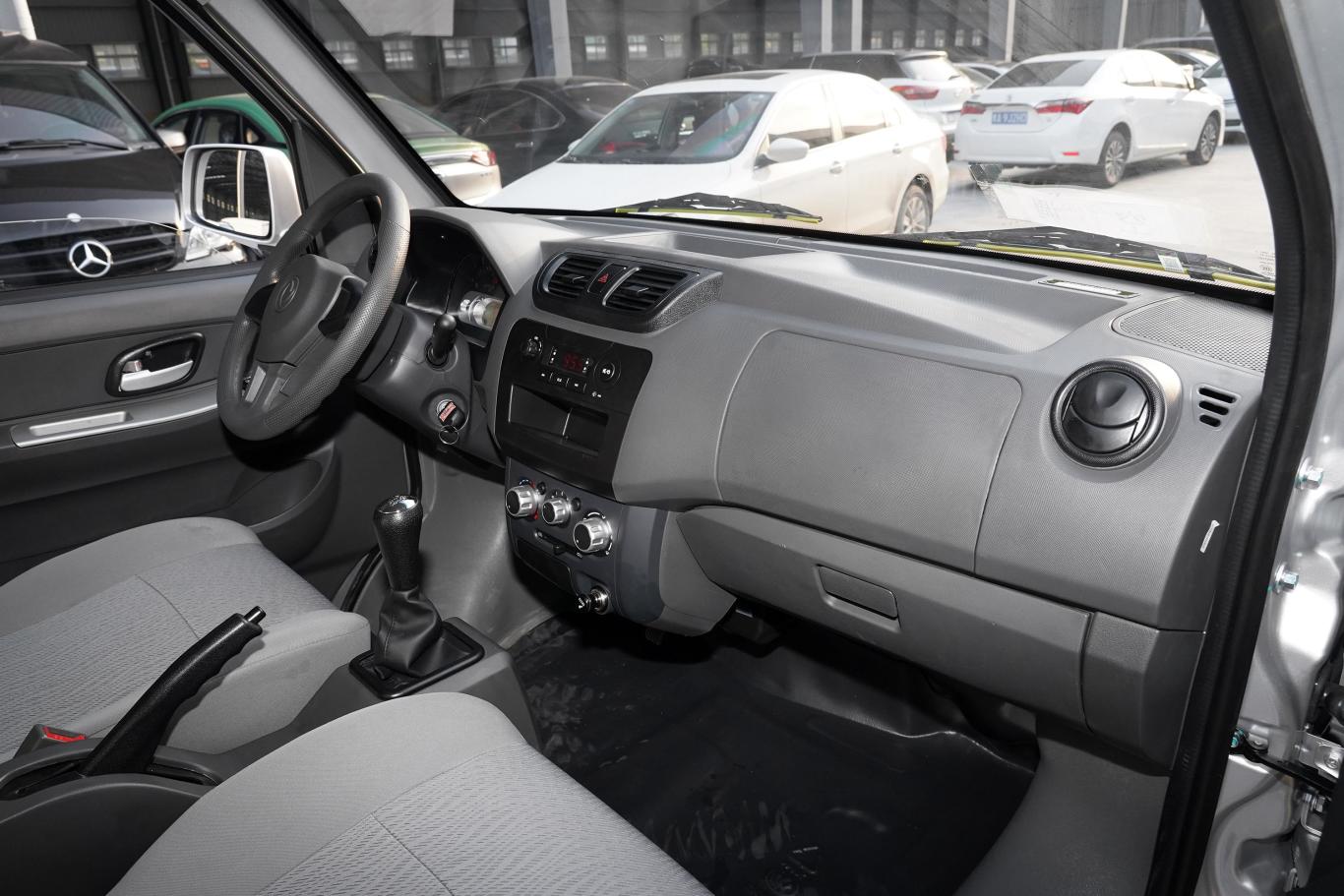 东风小康c311.6l 手动 标准型sfg16 国vi中控台整体