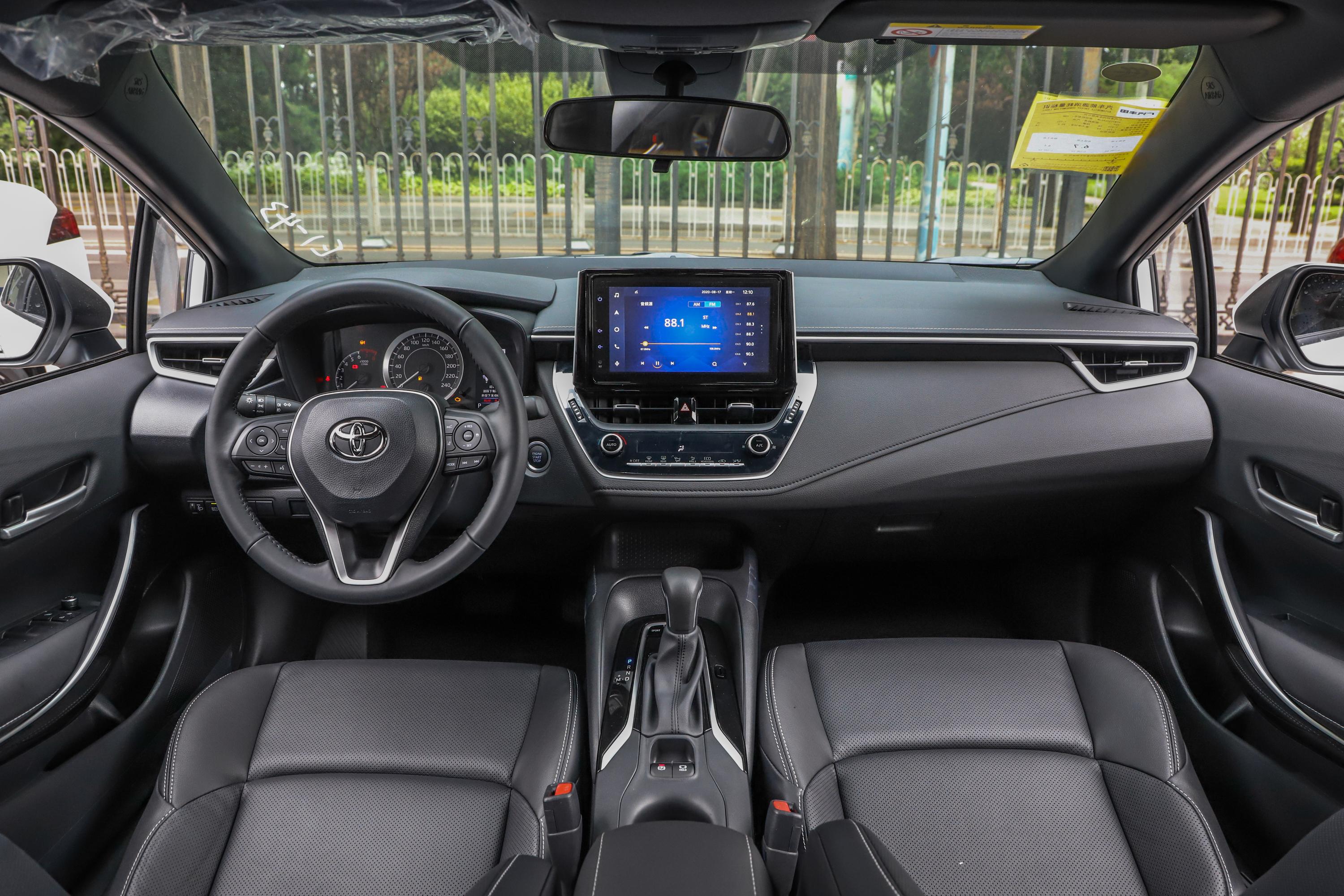 2020款 丰田c-hr 2.0l cvt 豪华版内饰