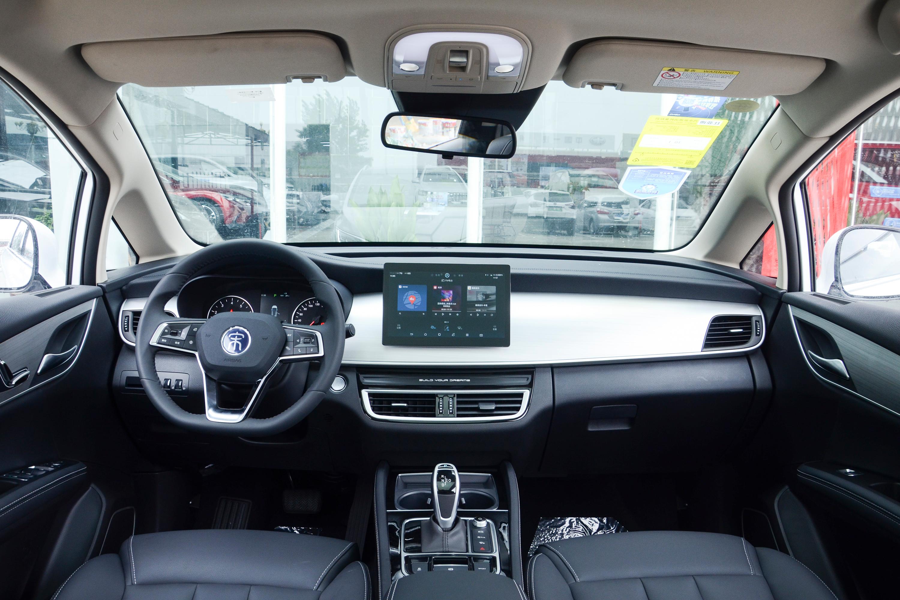 2021款 宋max 升级版 1.5ti 双离合 尊贵型 7座 国vi内饰