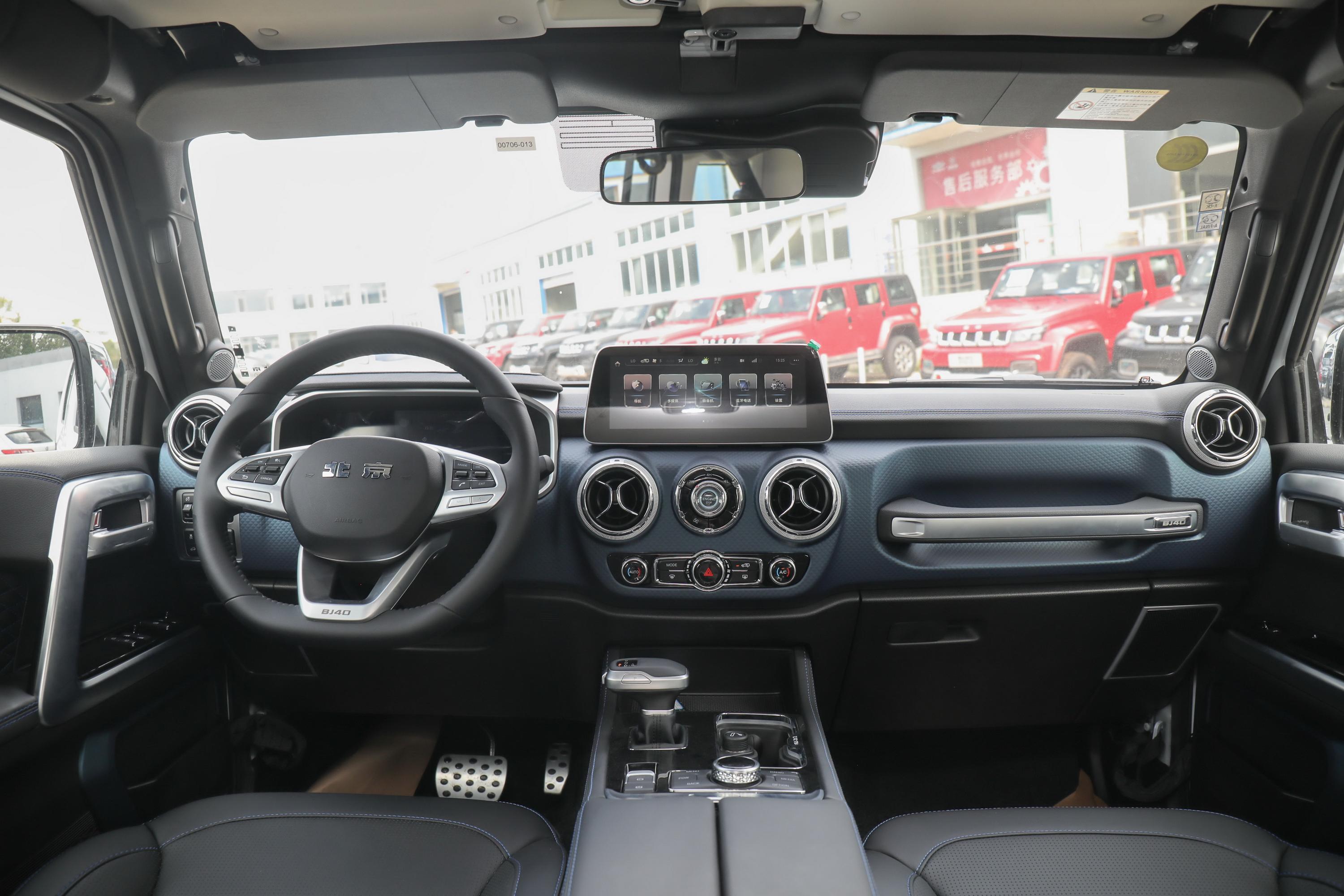 2020款 北京bj40 城市猎人版 2.0t 手自一体 四驱 侠客版内饰